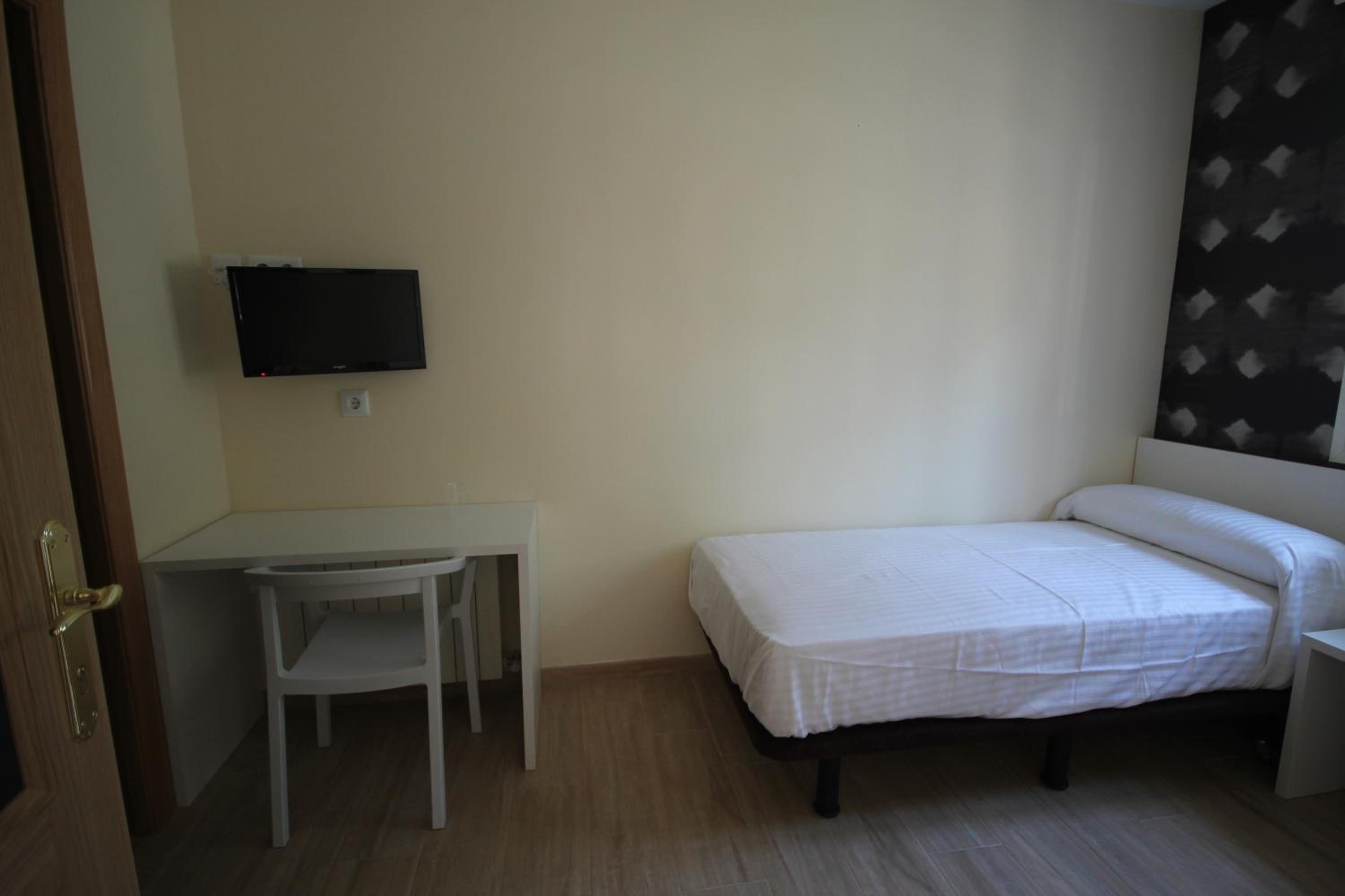 Single Room - Disability Access photo 2