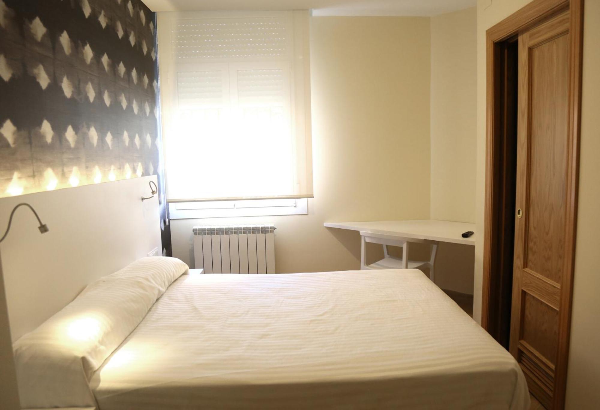 Double Room 1 Double Bed with Private Bathroom  - Photo 3