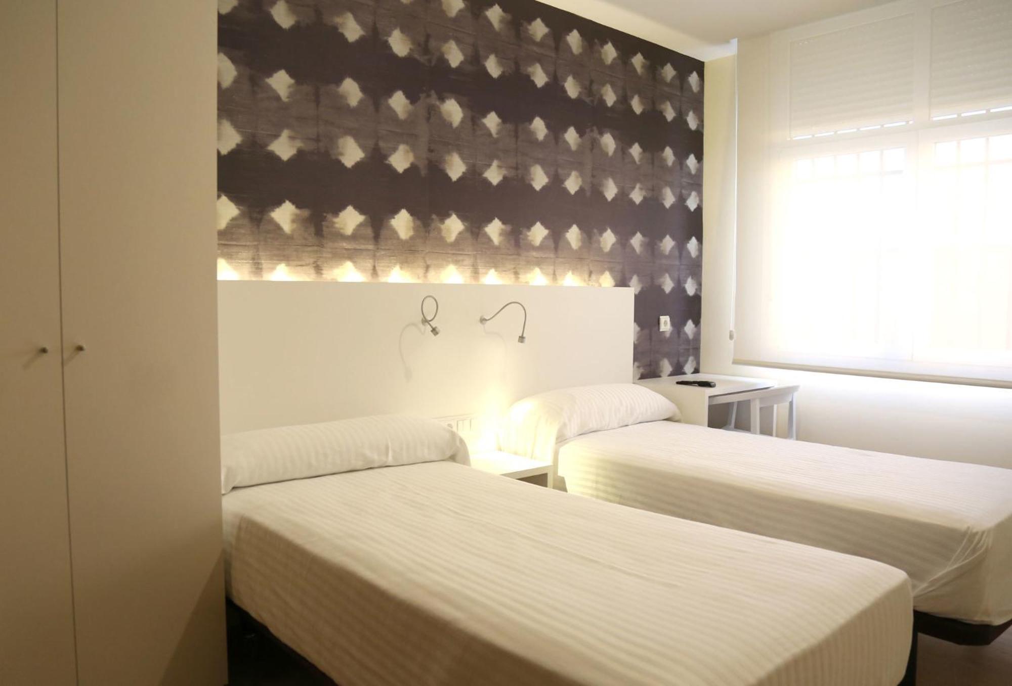 Double Room 2 beds with Private Bathroom  - Photo 3