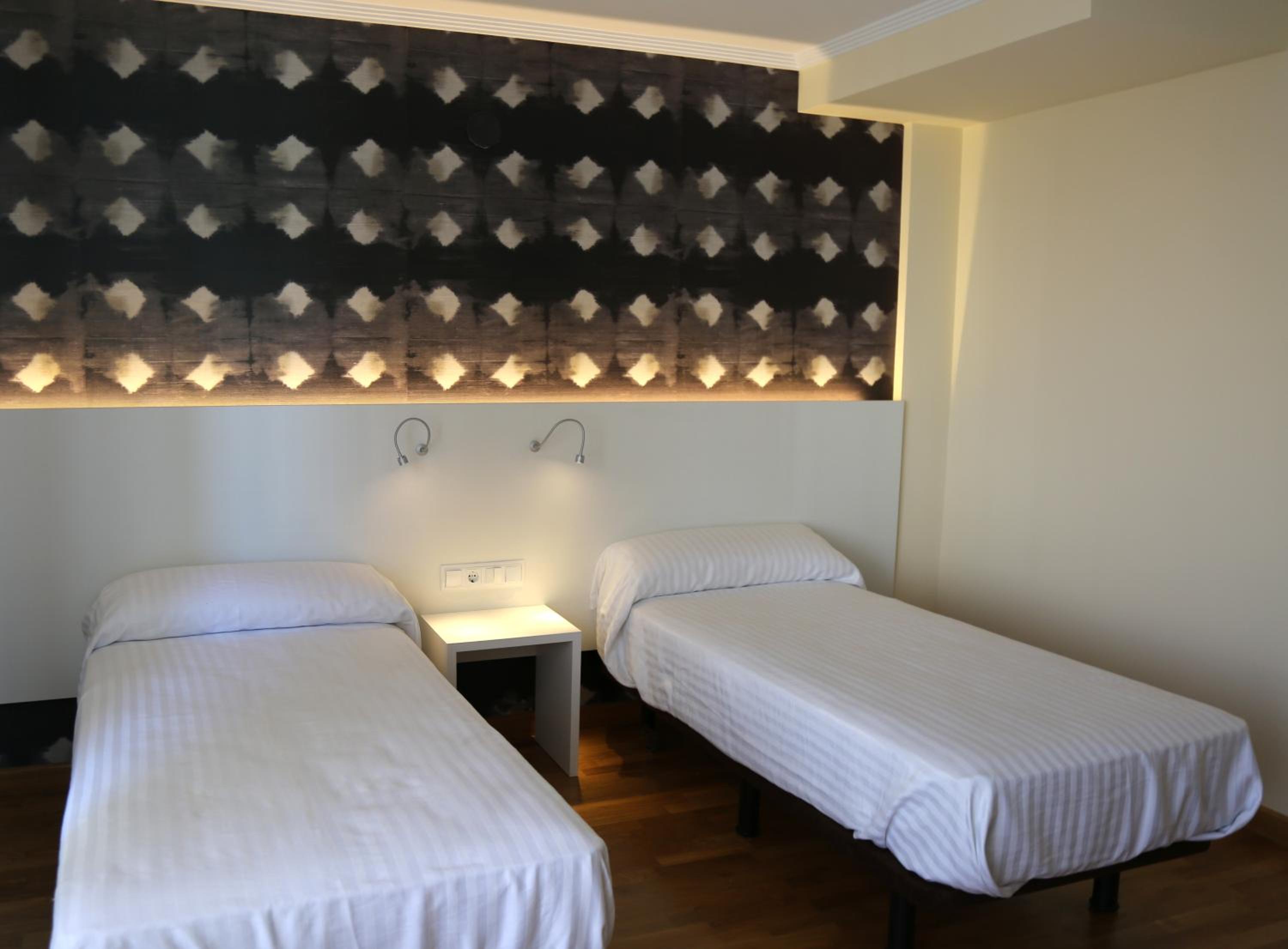 Double Room 2 beds with Private Bathroom  - Photo 4