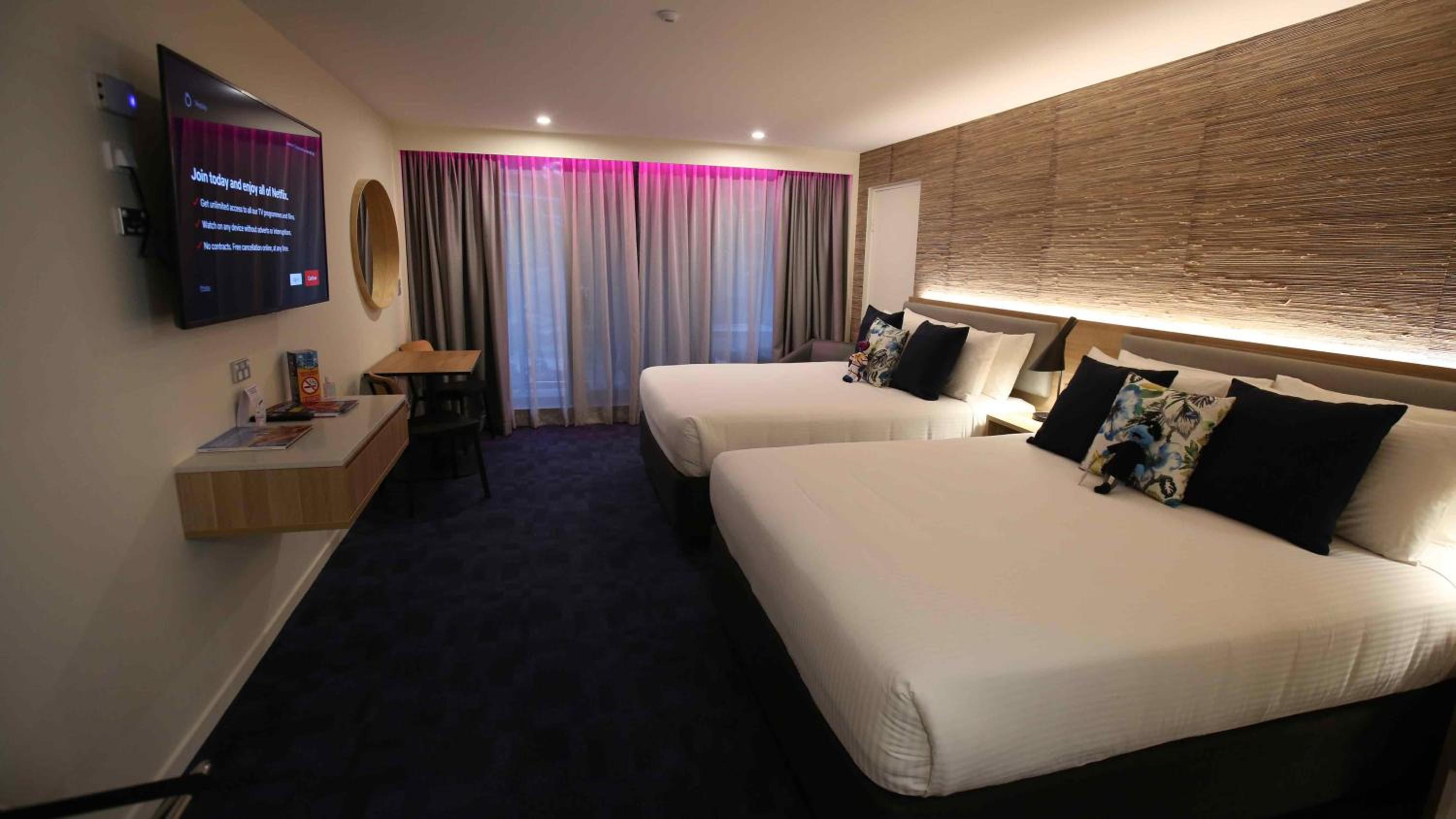 Deluxe Queen Room with Two Queen Beds - Photo 7