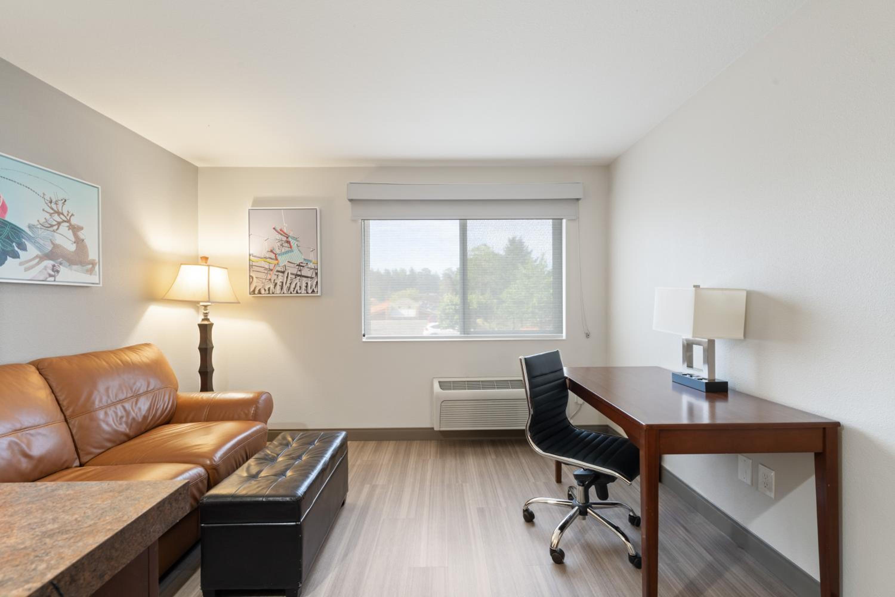 King Suite - Non Smoking - Photo 4