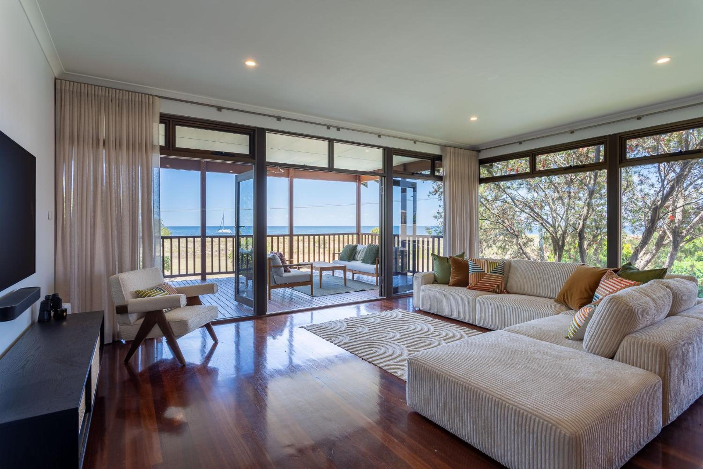 Five-Bedroom House photo 1