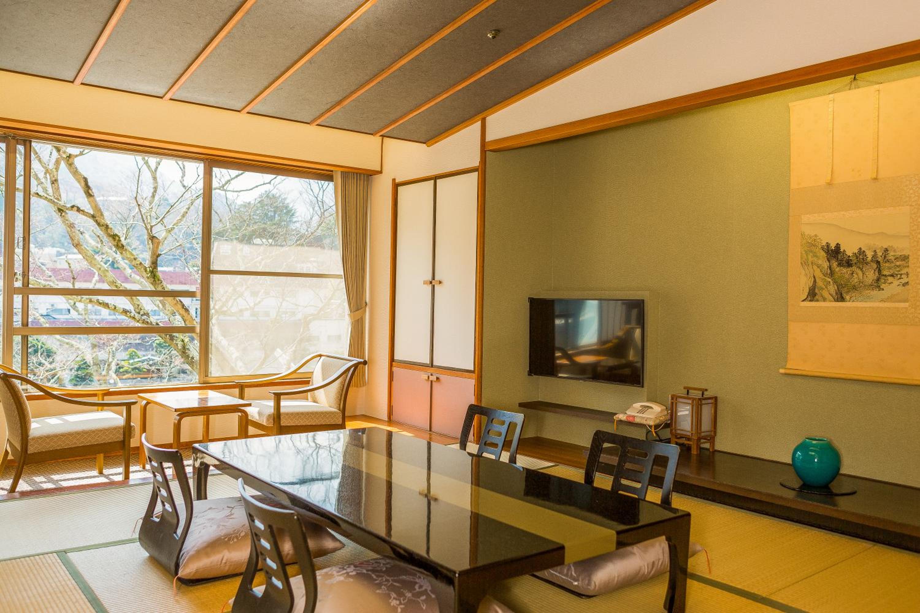 Japanese-Style Standard Room with River View - Photo 6