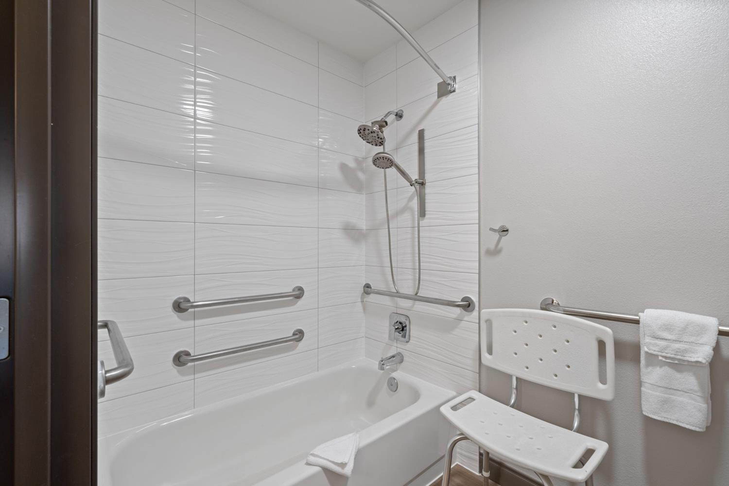 Queen Room with Two Queen Beds and Roll-In Shower - Disability Access/Non-Smoking - Photo 2