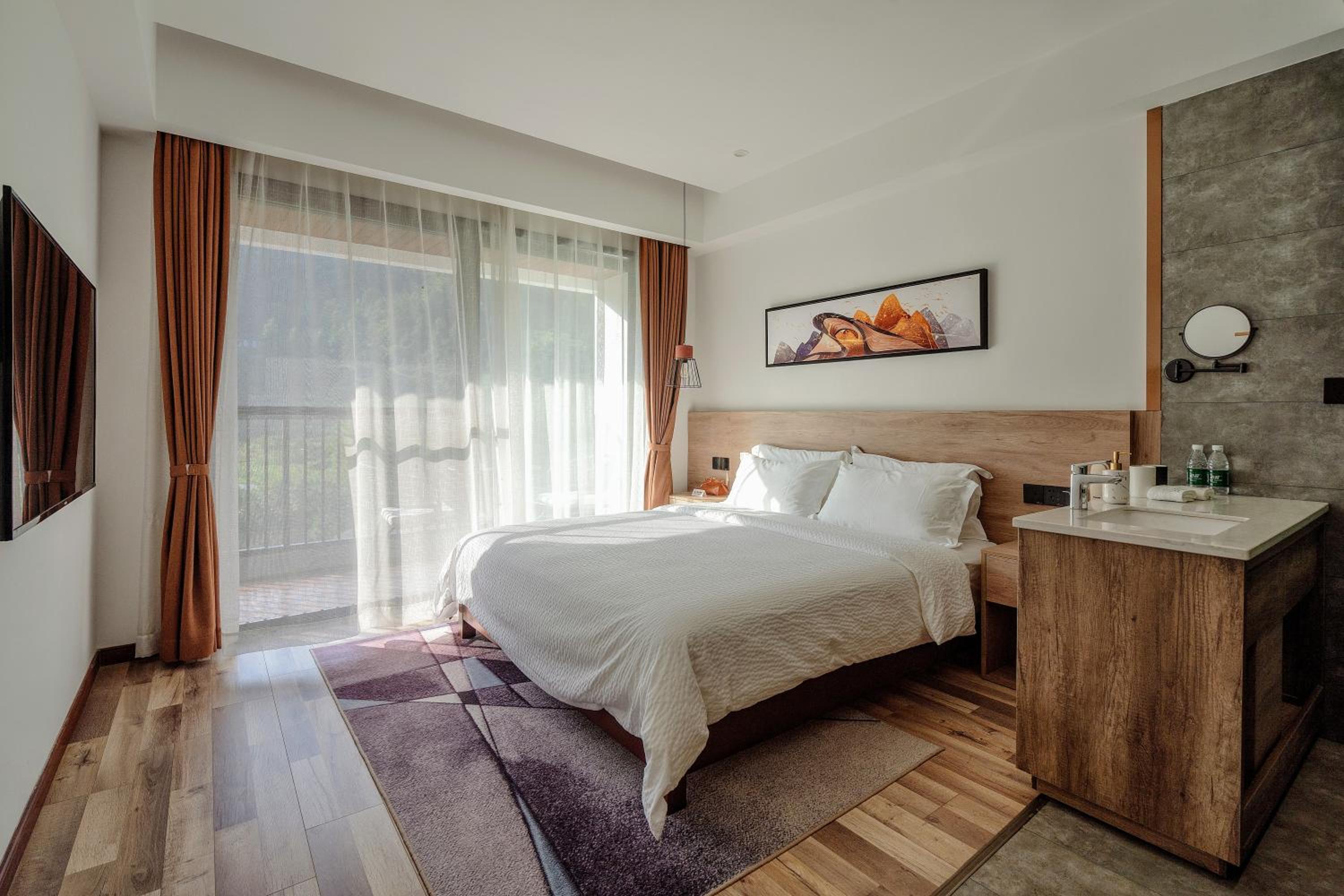 King Room with Mountain View photo 3