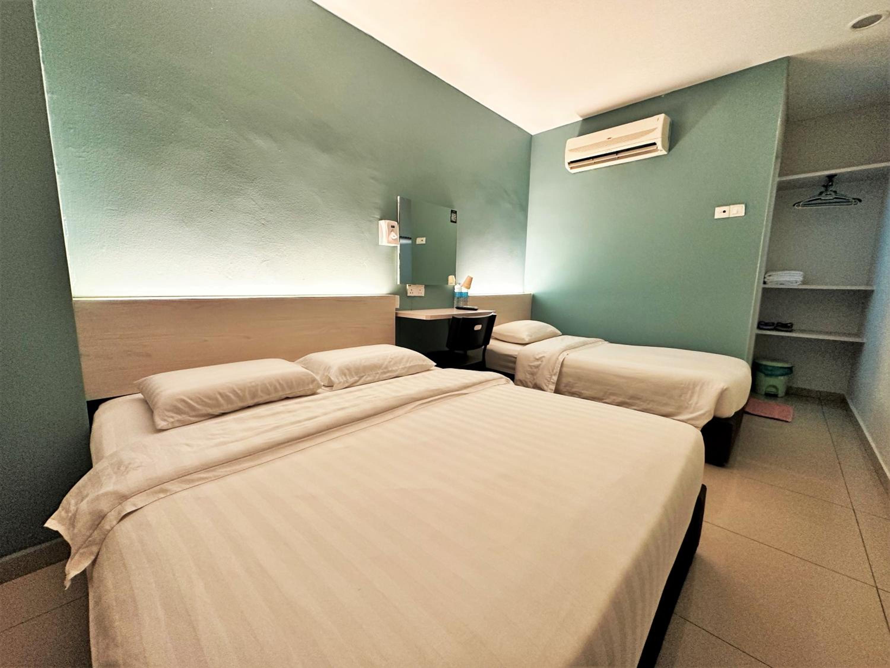 Superior Triple Room photo 3