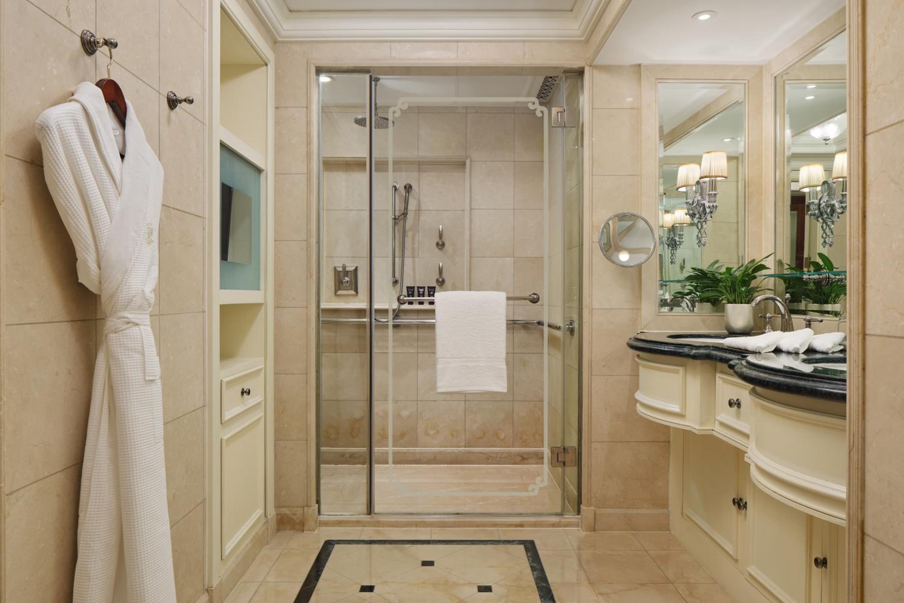 Ritz Carlton Club Room, 2 Double Beds - Photo 4