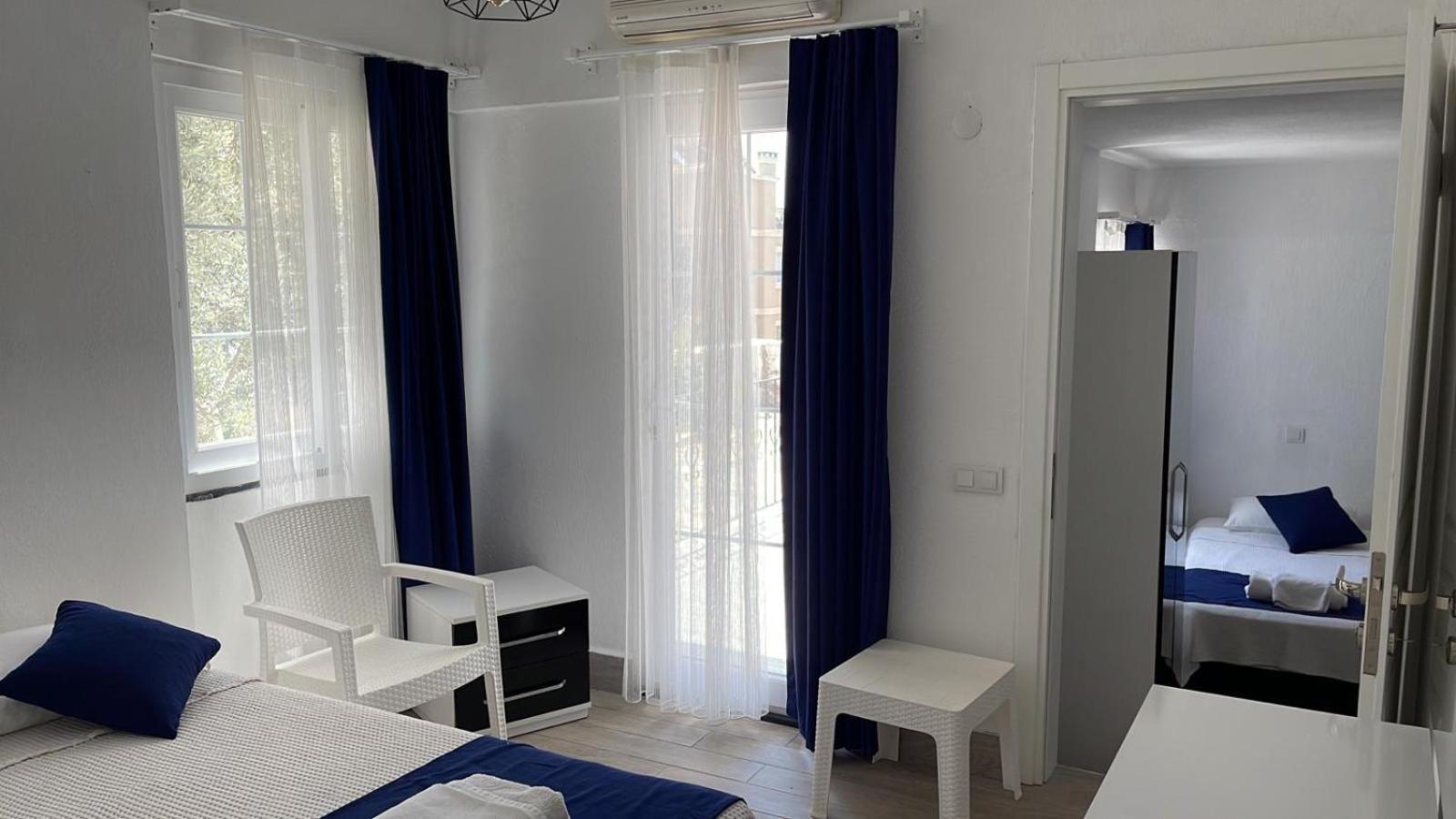 Family Room with Balcony photo 2