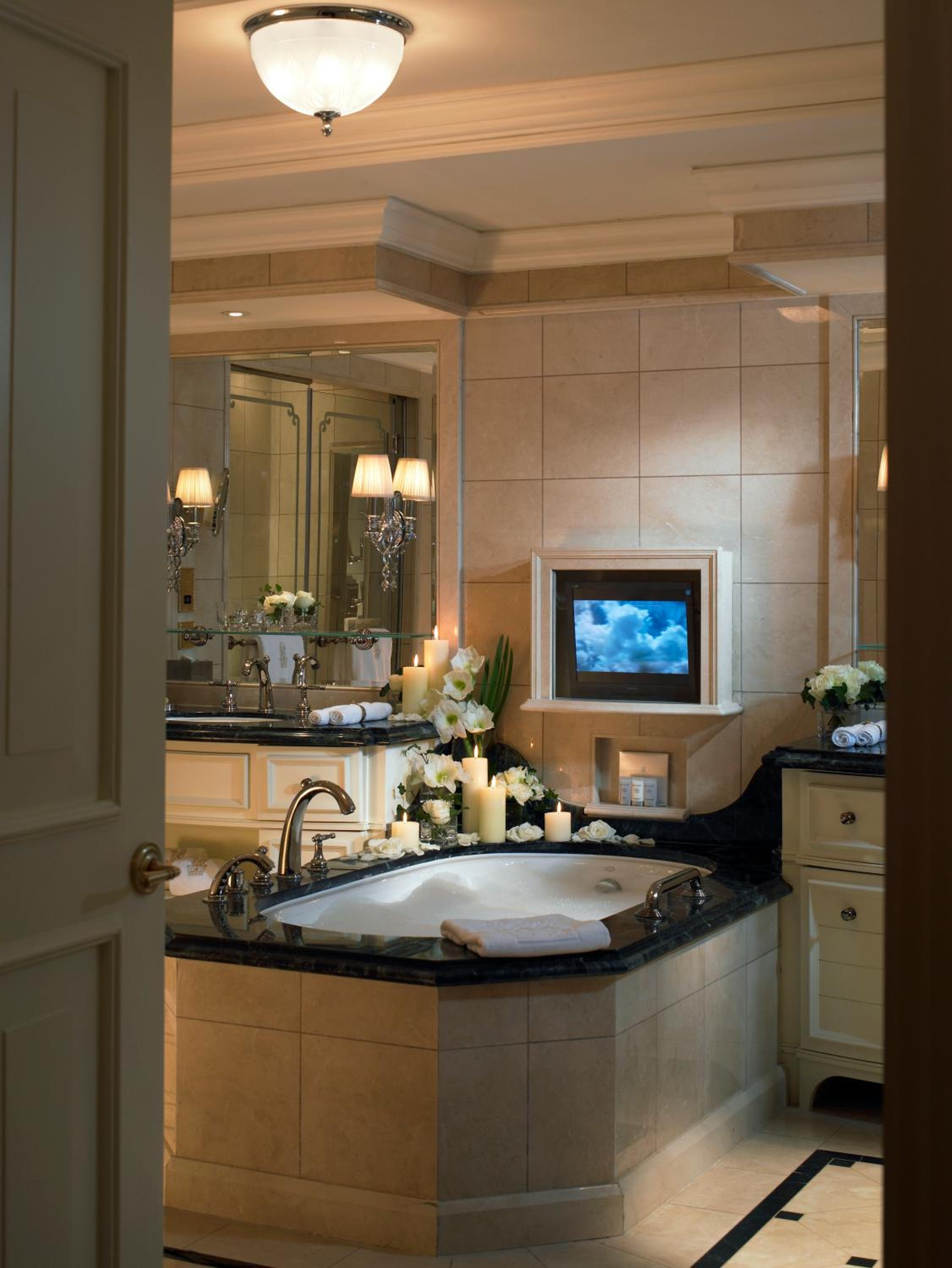 The Club Carlton Suite - Photo 2