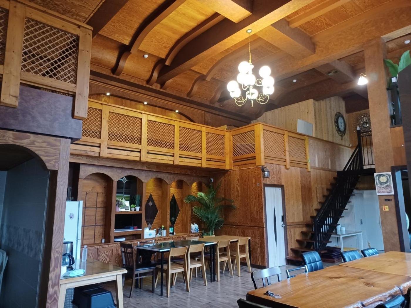 Five-Bedroom House - Photo 28