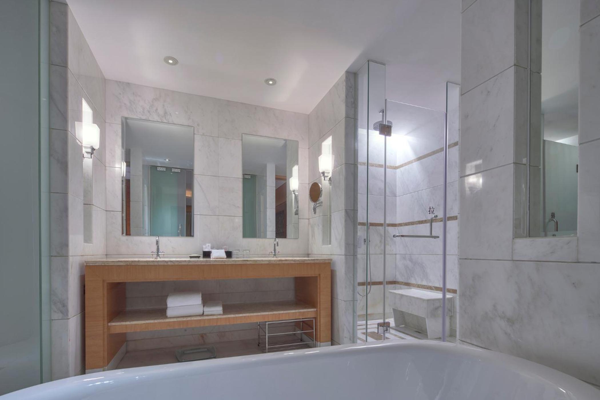  Deluxe Mountain View King Room photo 3