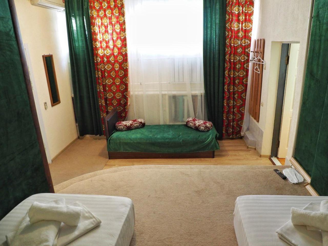 Double or Twin Room with Private Bathroom photo 3