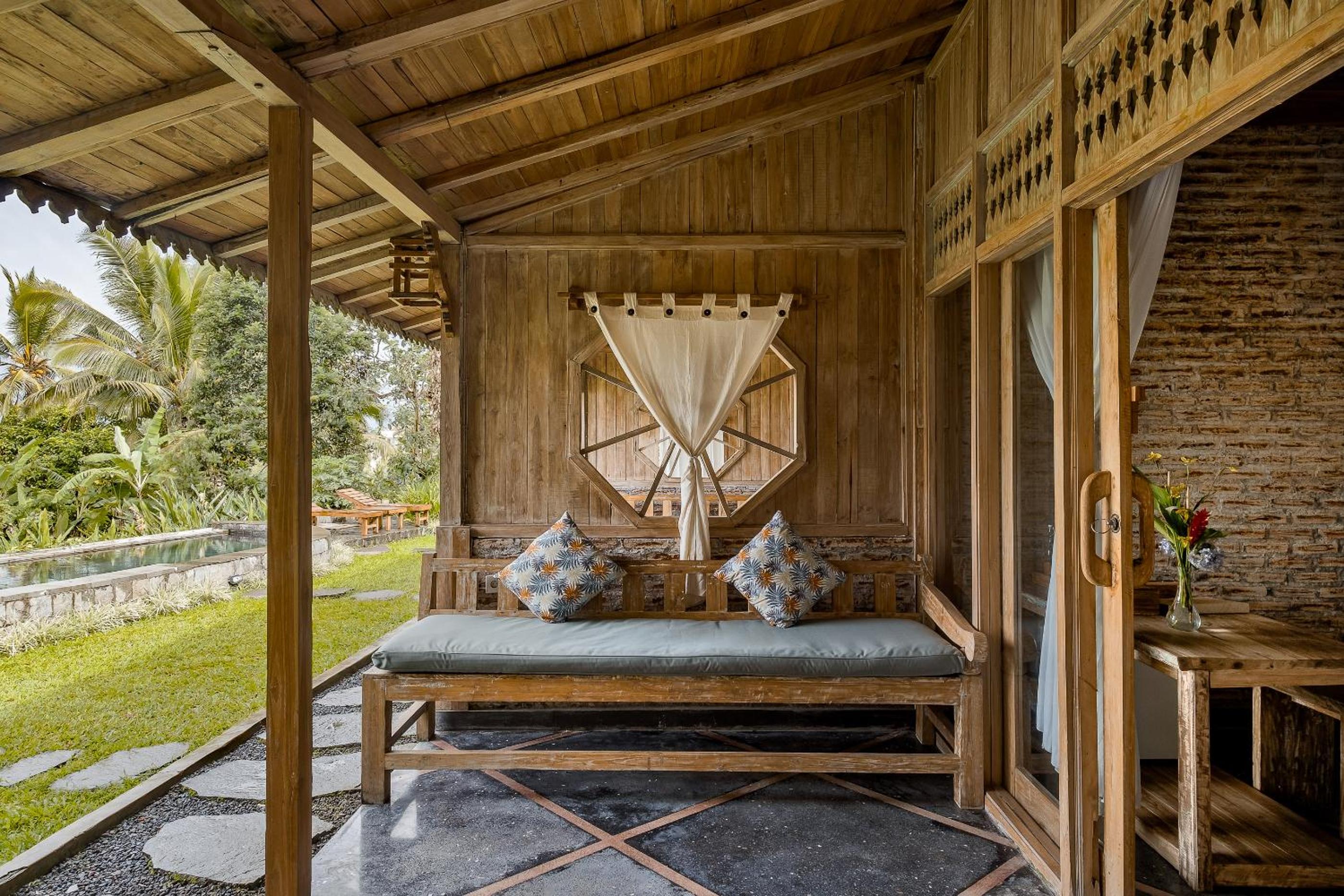 Suite with Pool View - Photo 9