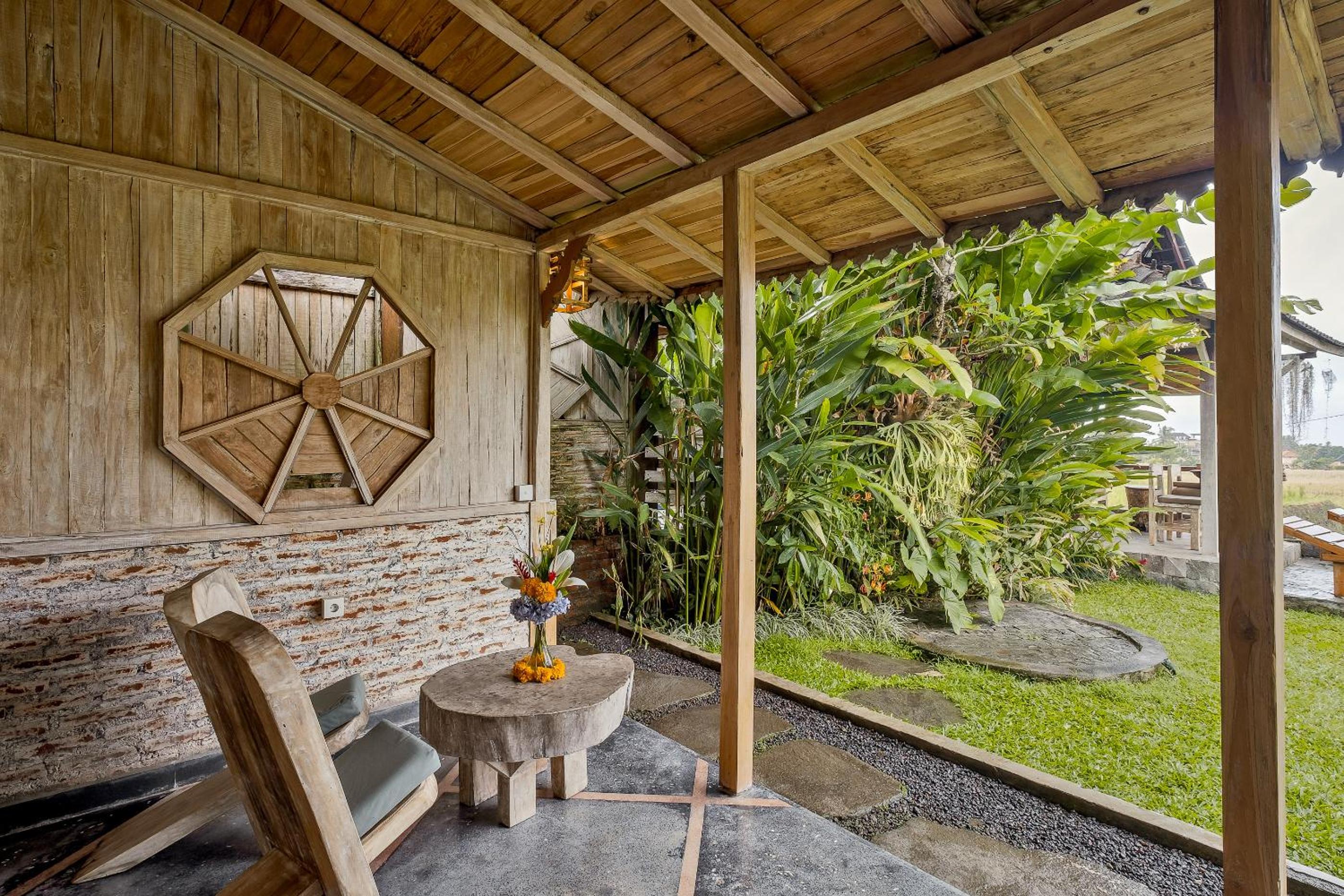 Suite with Pool View - Photo 7
