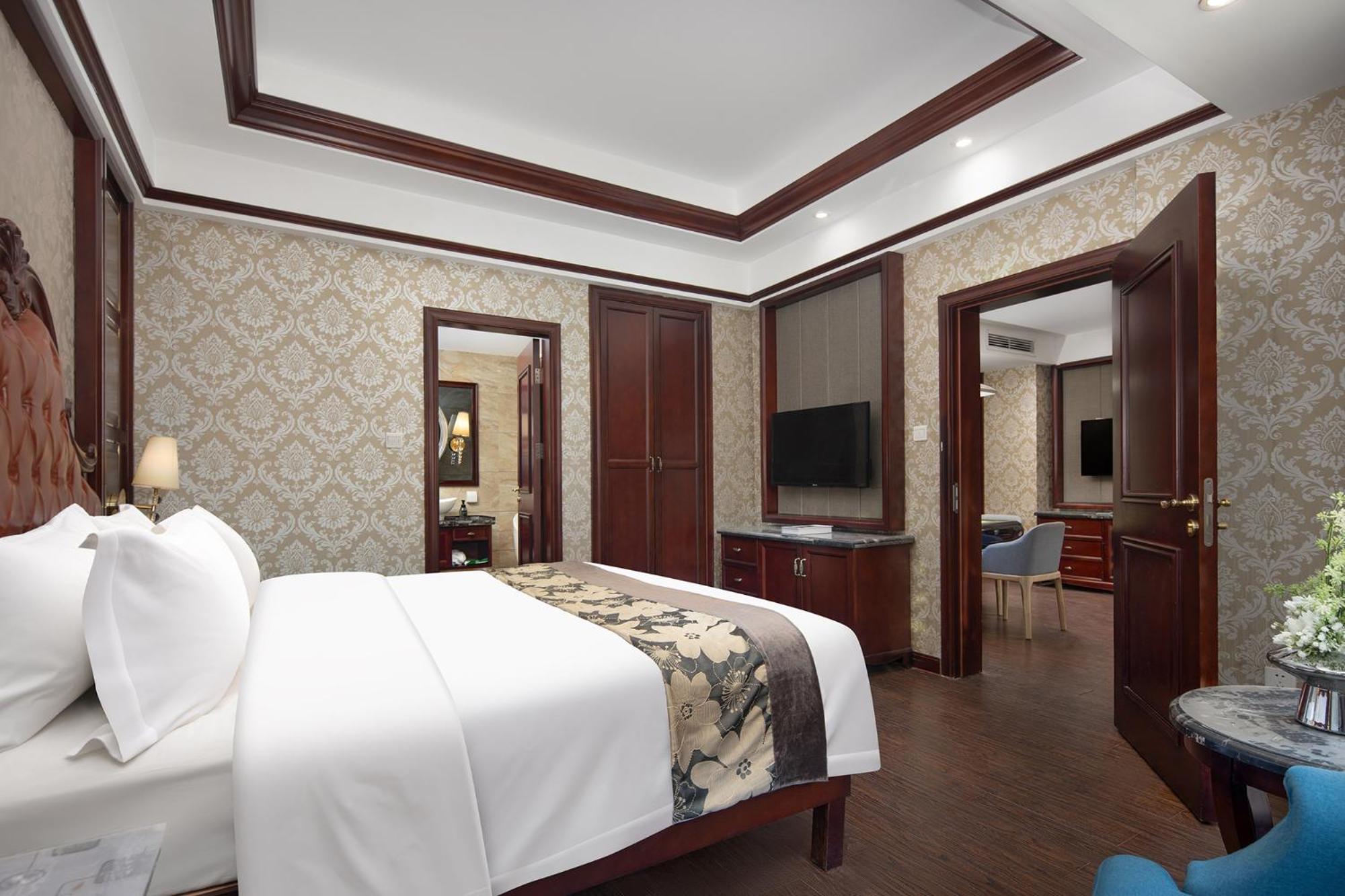 Deluxe Suite photo 1