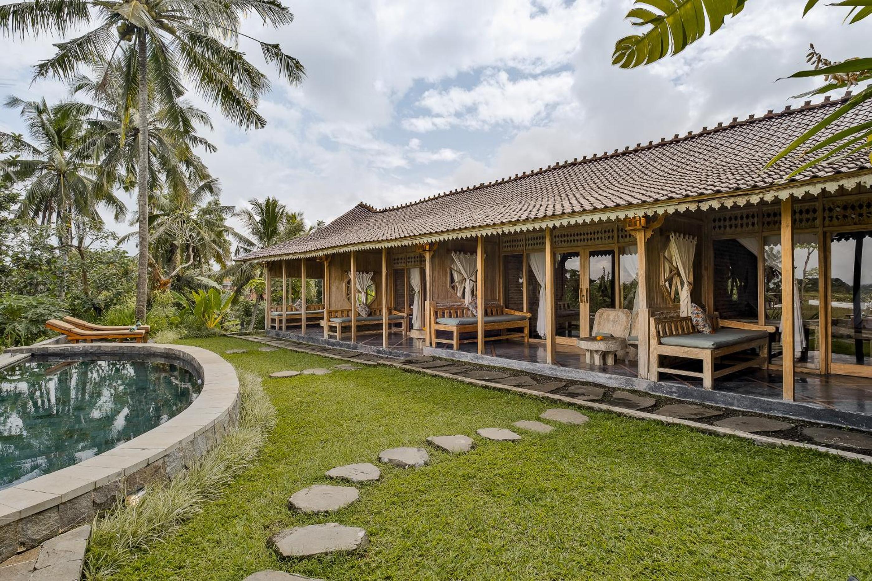 Suite with Pool View - Photo 17