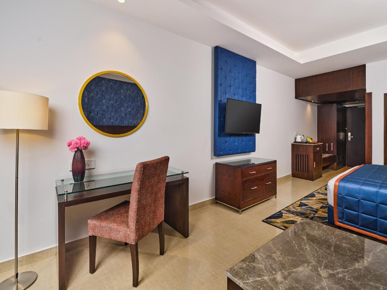Family Room with Complimentary taxi stand transfer to Banganga/ Helipad , 15% off on Spa ( 30 min ), 15% off on F&B, 20% off on laundry per room per stay - Photo 2