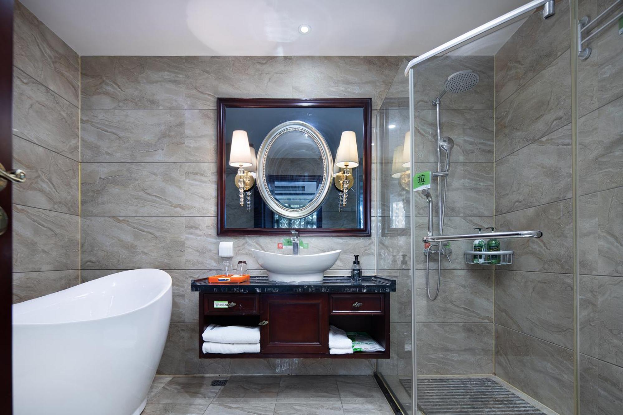 Deluxe Suite photo 2