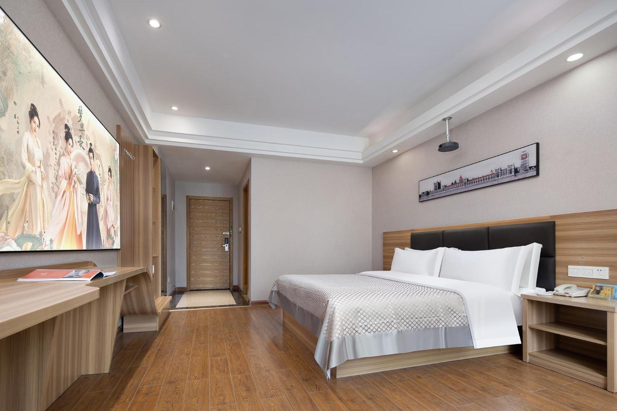 Deluxe Double Room with Cinema photo 1