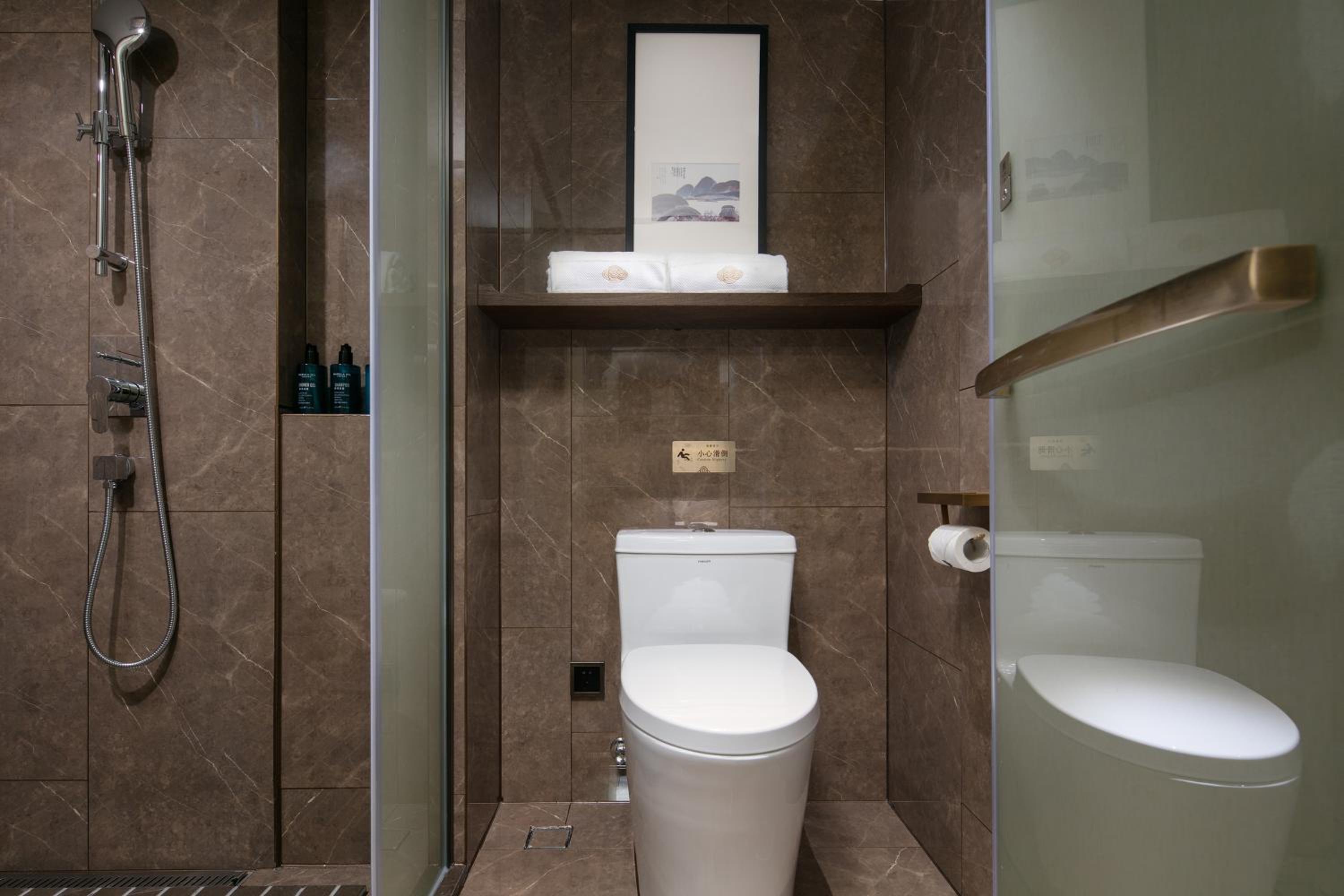 Premium Twin Room photo 3