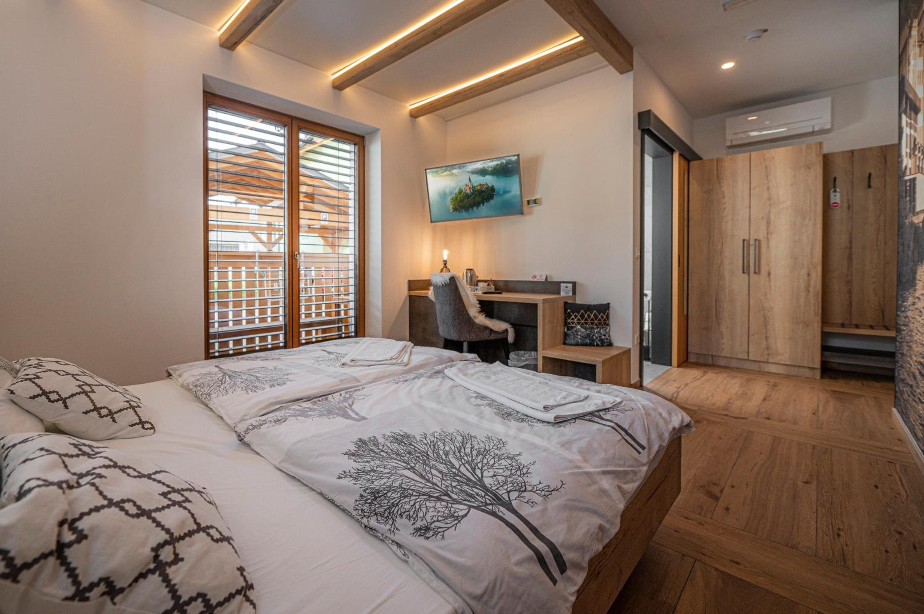 Standard Queen Room