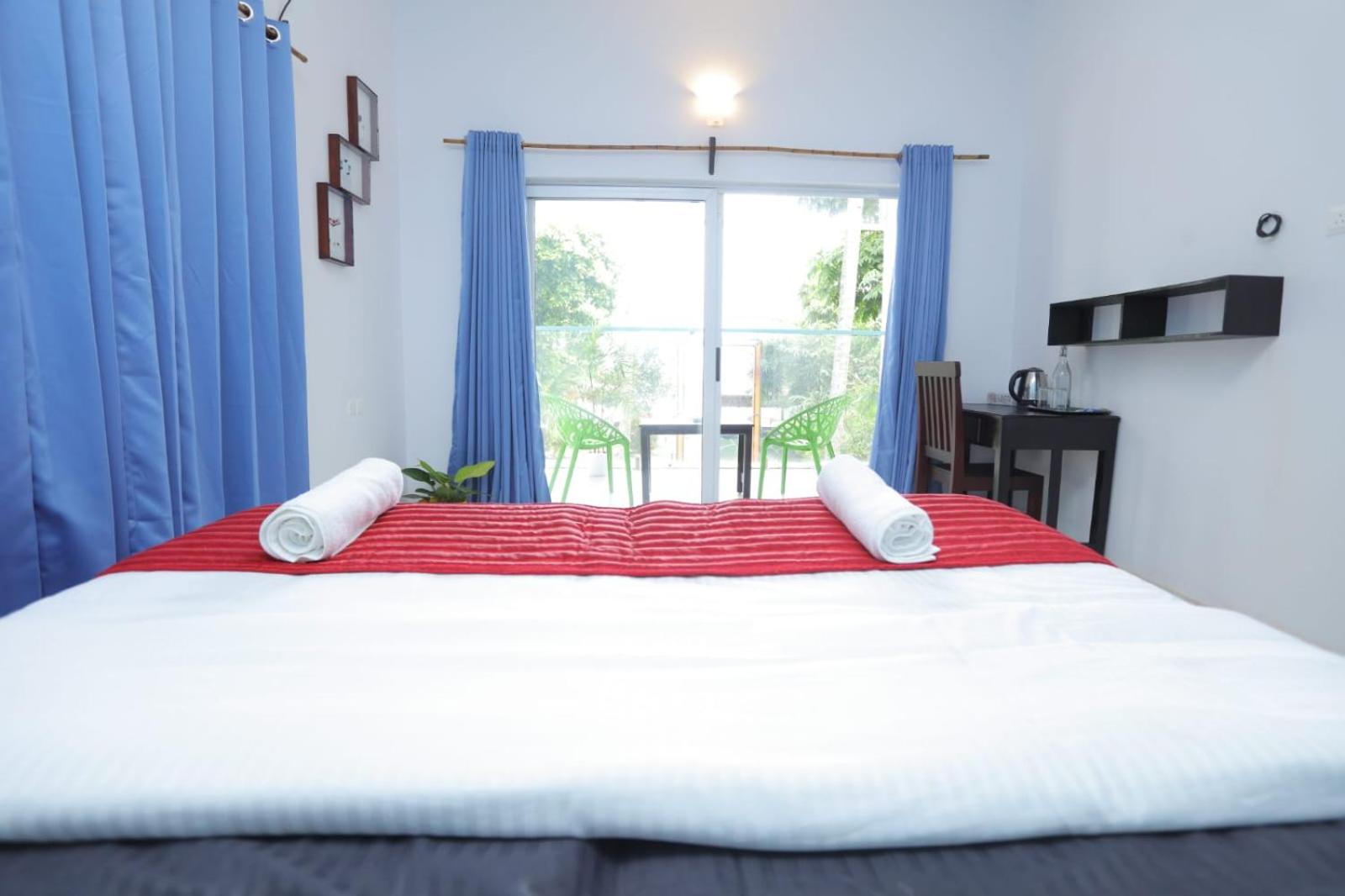 Deluxe Double Room with Sea View - Photo 3