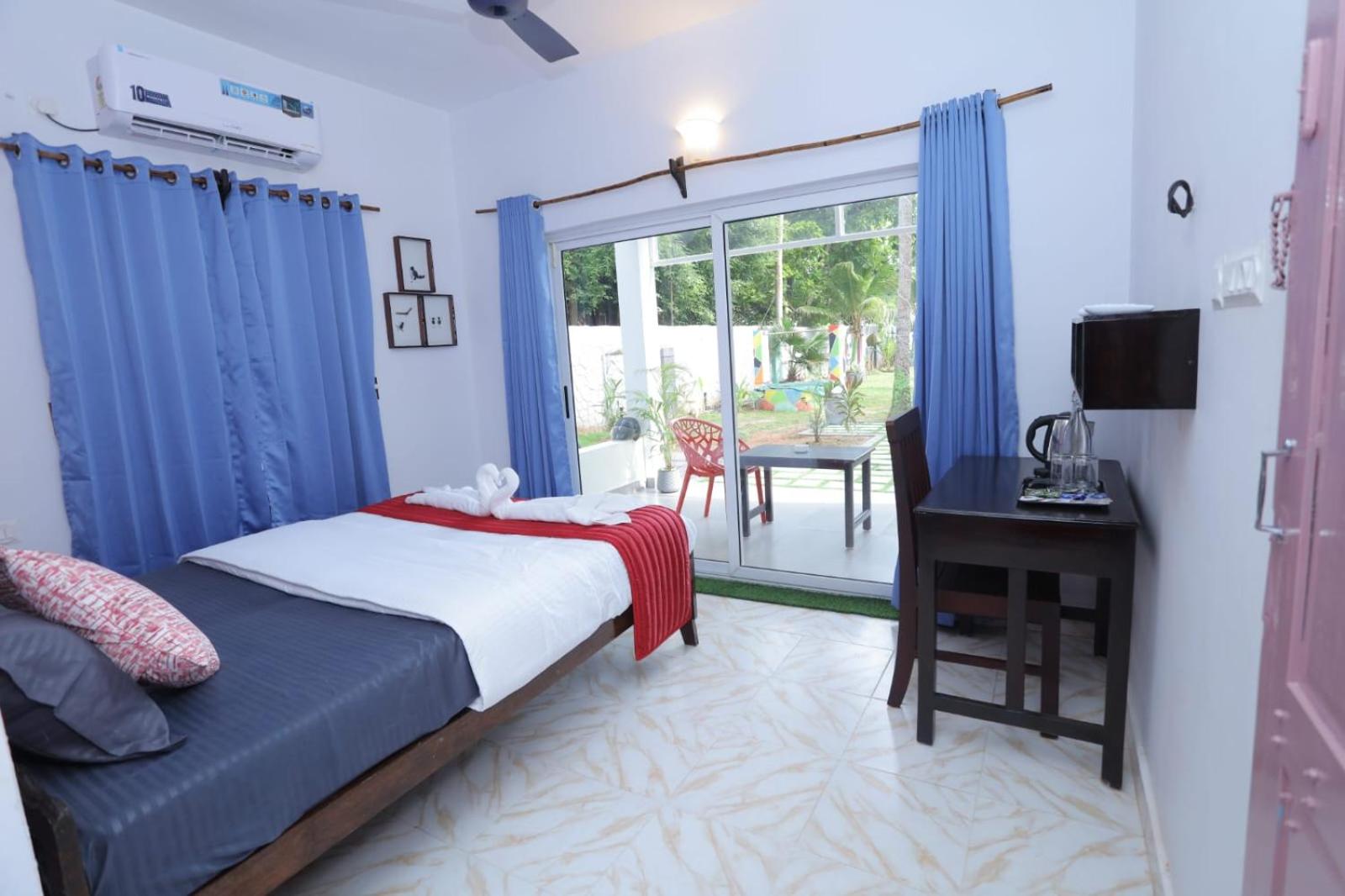 Deluxe Double Room with Sea View - Photo 8