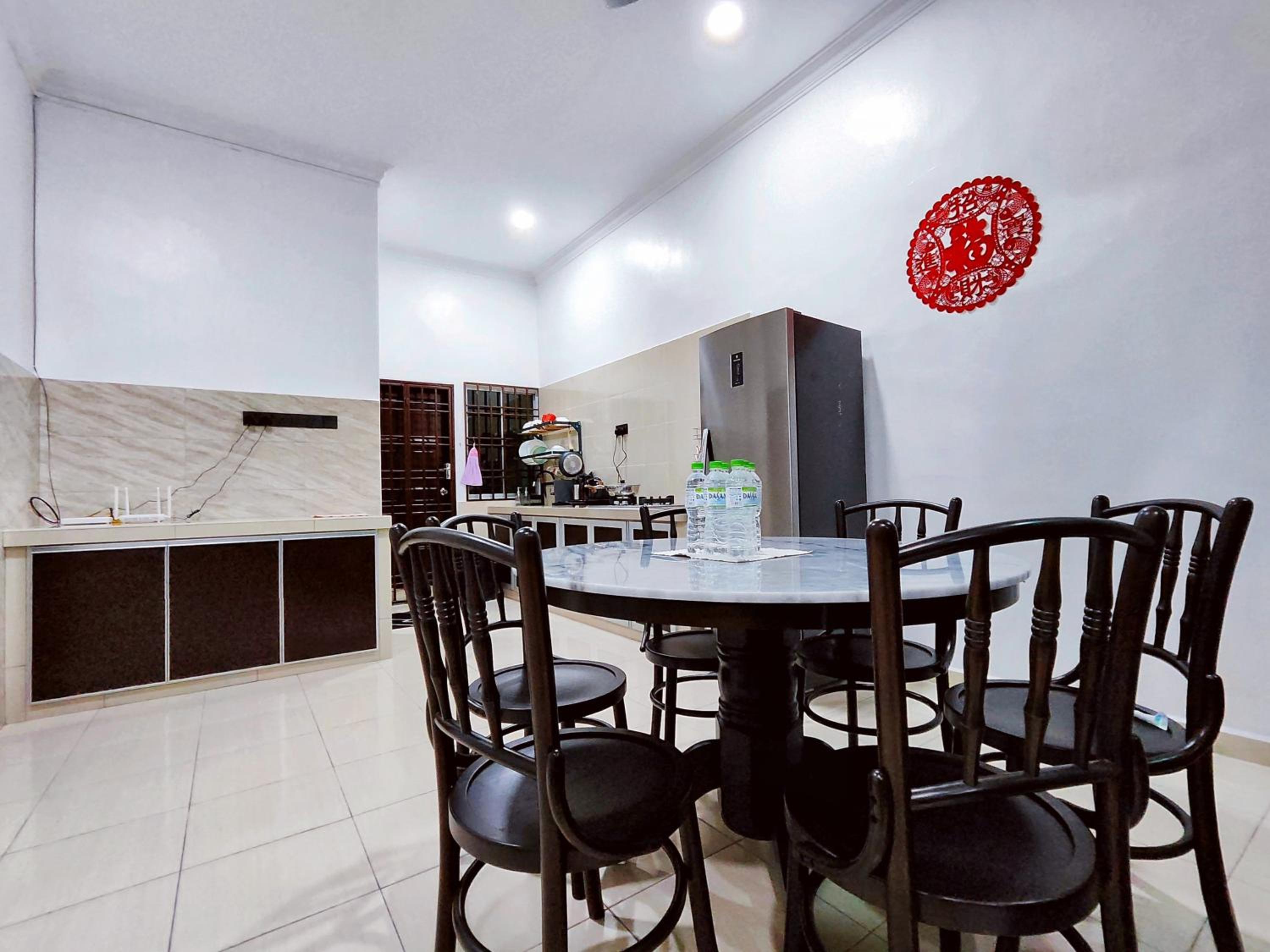 Three-Bedroom House photo 2