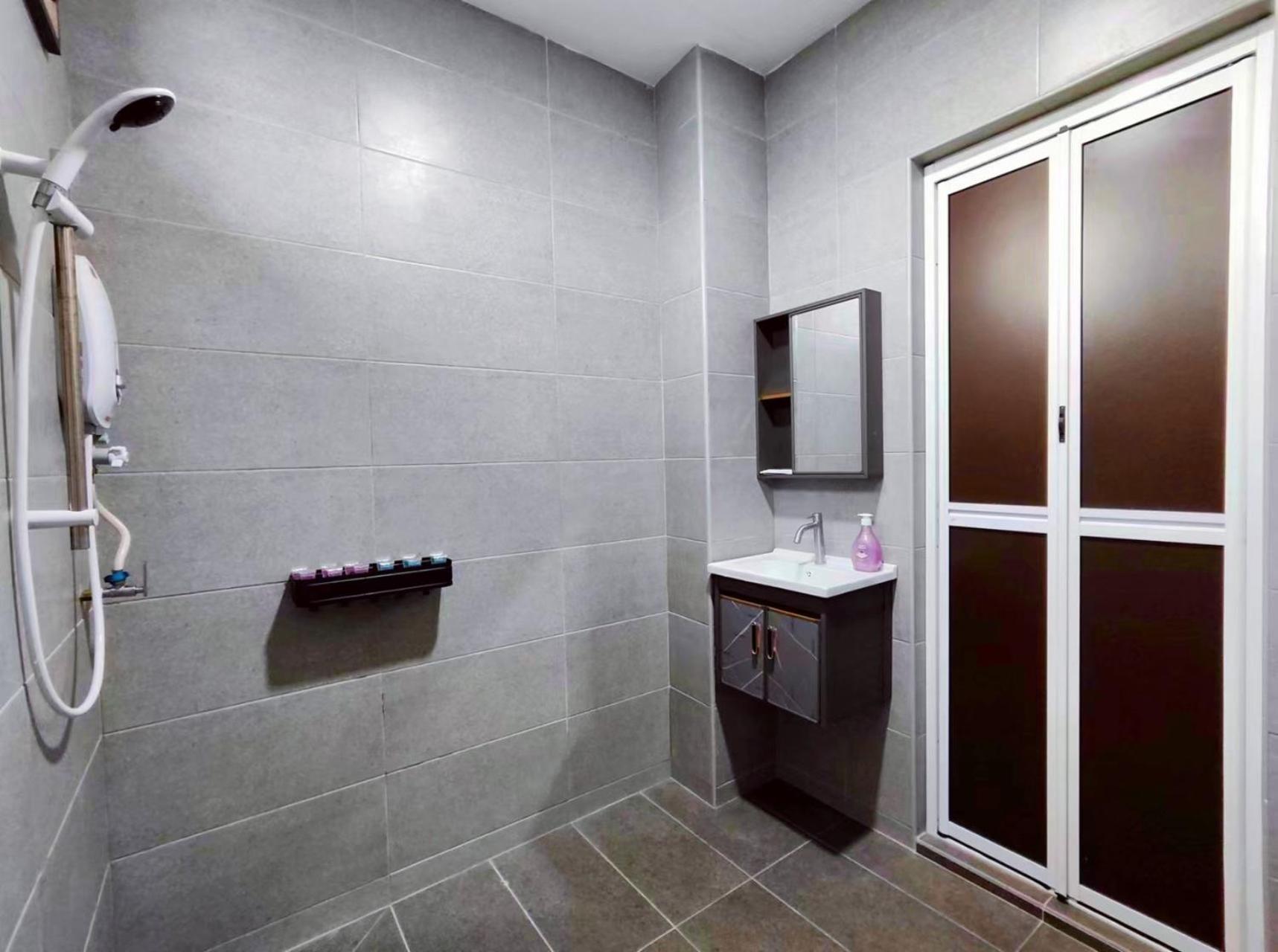Three-Bedroom House photo 3