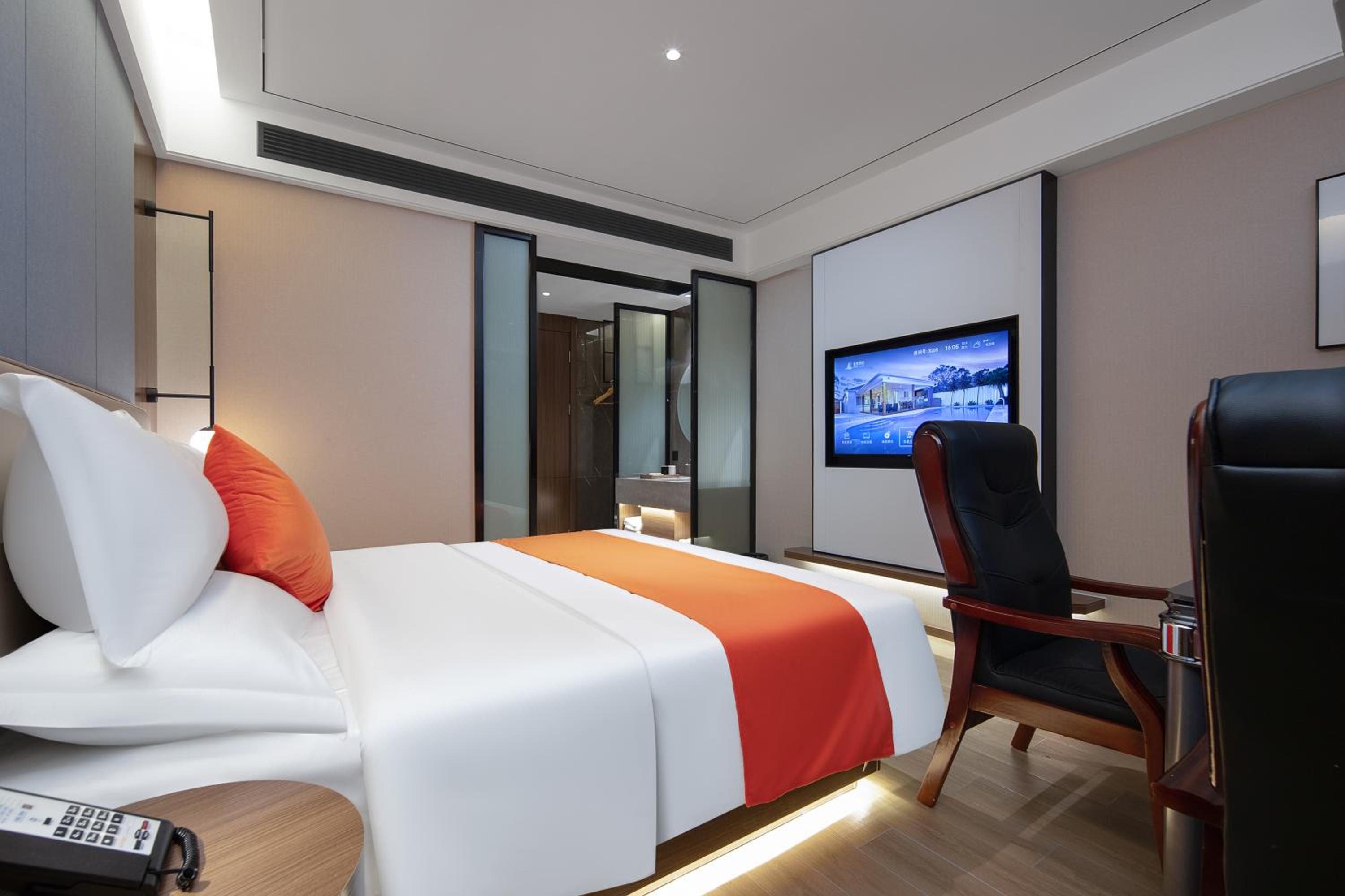 Deluxe Double Room with Entertainment