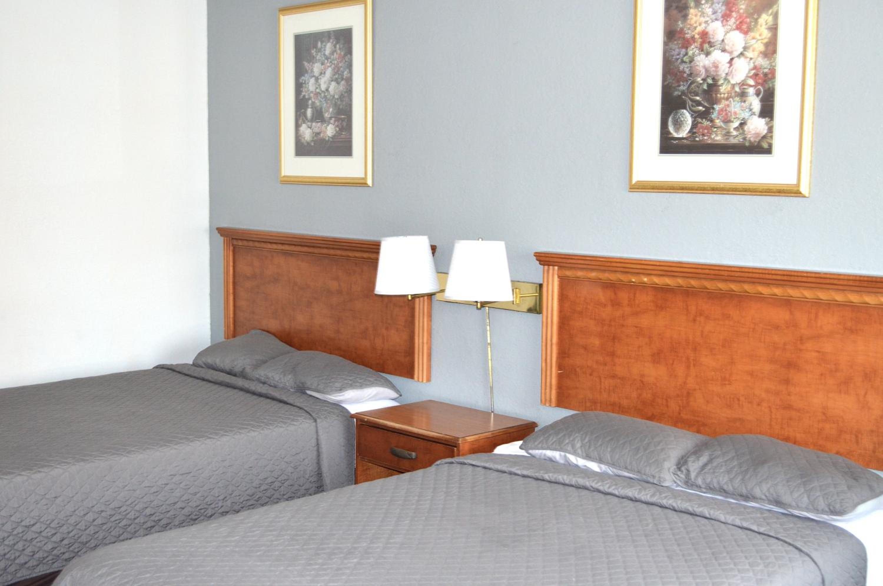 Two Double Beds Non-Smoking - Photo 1