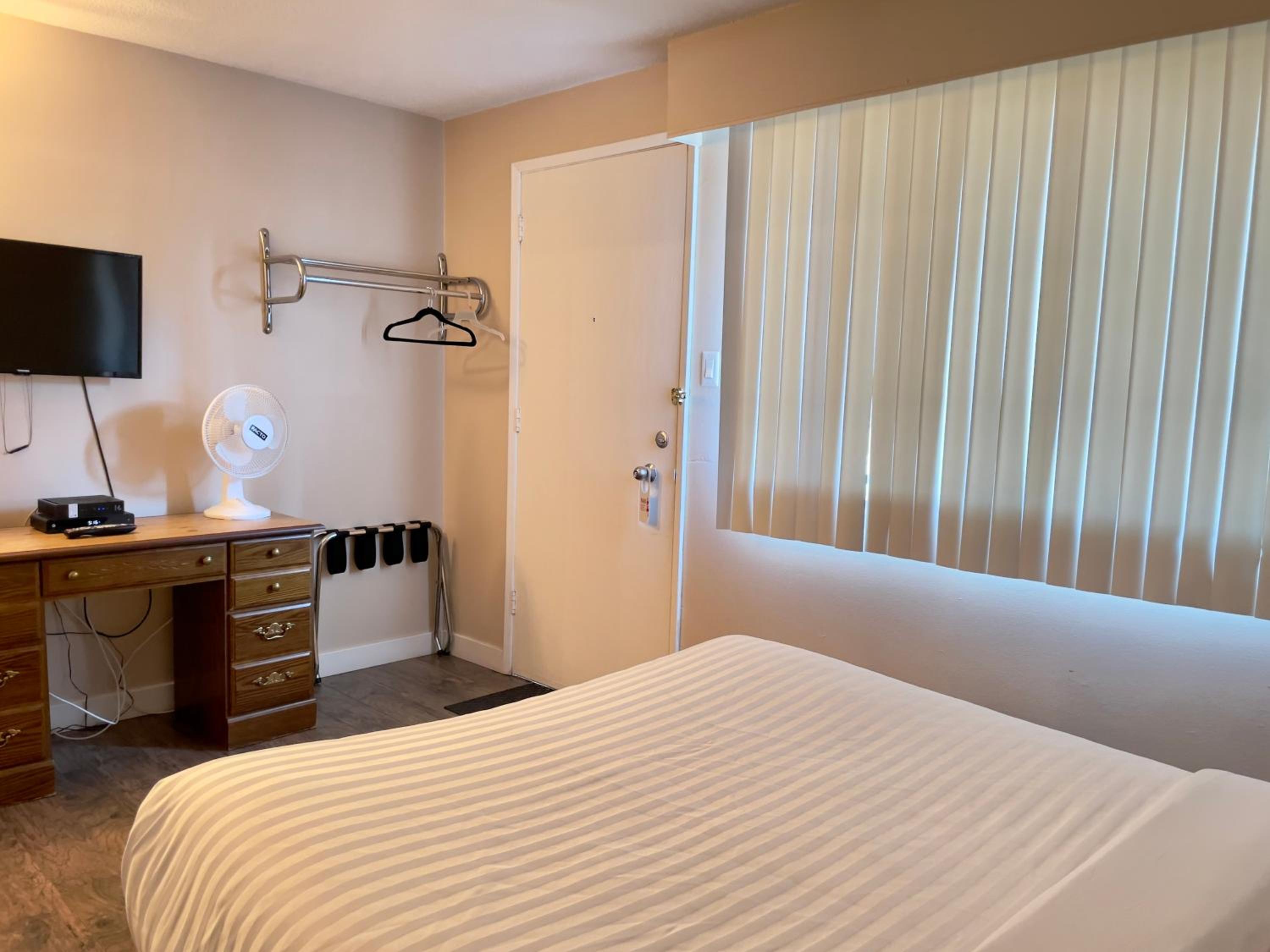Classic Queen Room - Photo 7