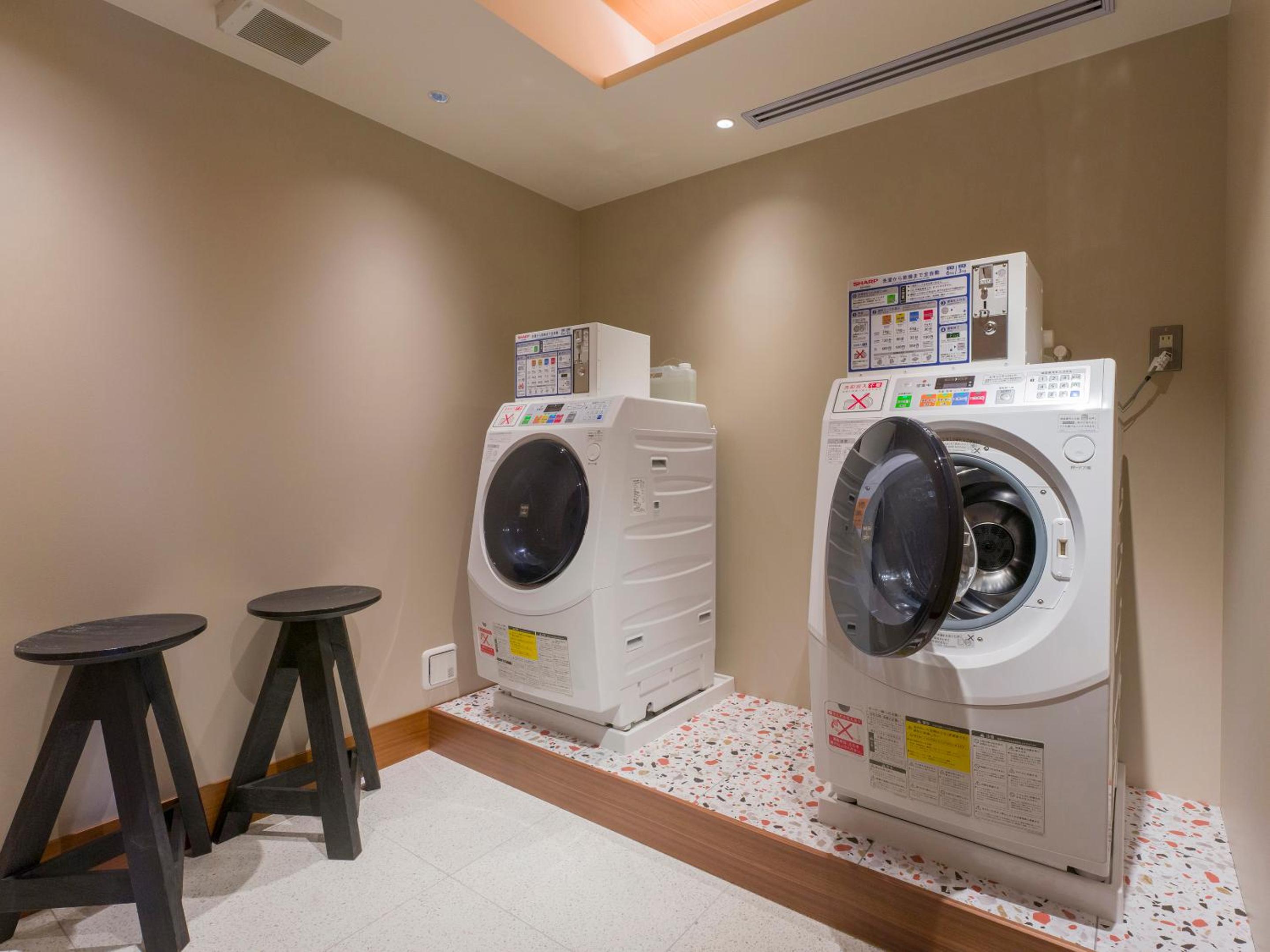 2 Double Beds Room, No-pets allowed, 1off-site parking lot - Photo 11