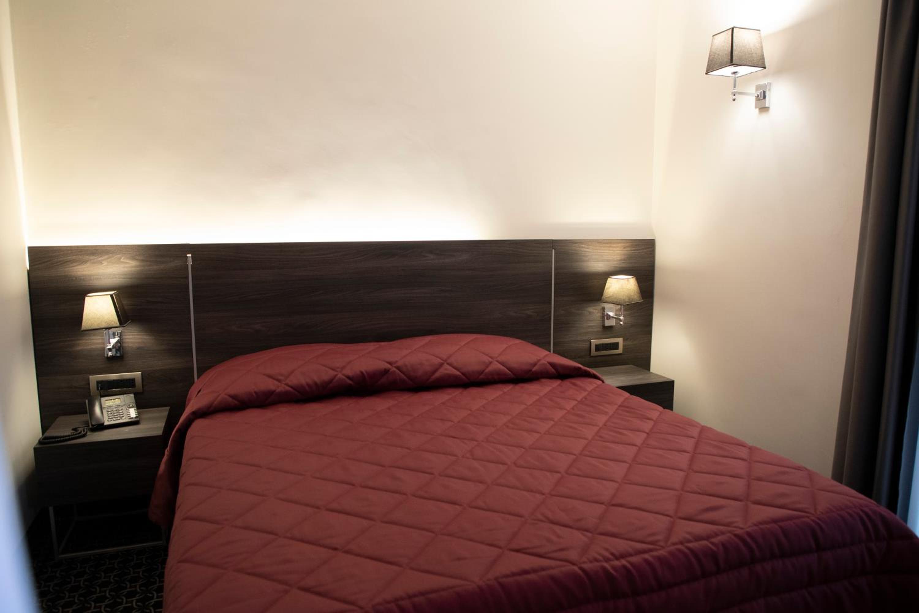 Standard Double Room photo 2