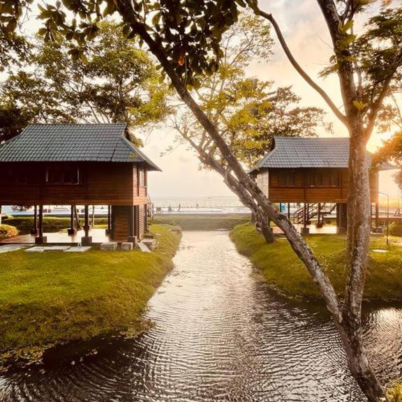 Deluxe Double Room with Lake View - Photo 8