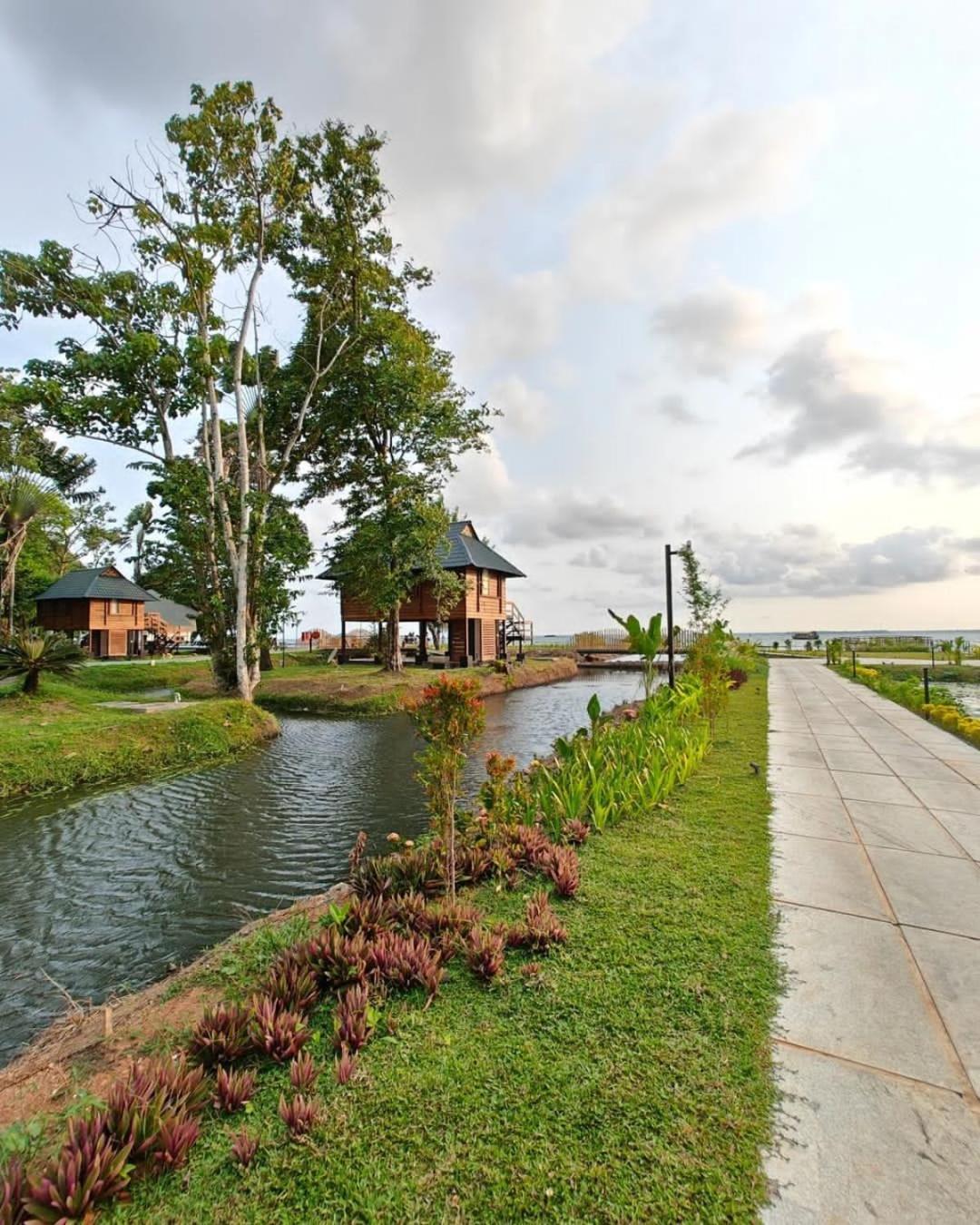 Deluxe Double Room with Lake View - Photo 7