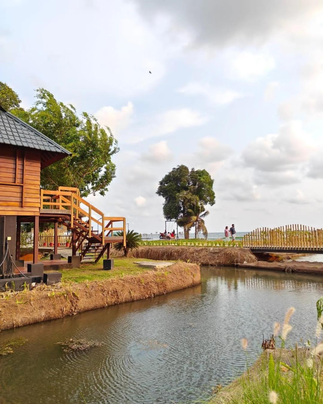 Deluxe Double Room with Lake View - Photo 6