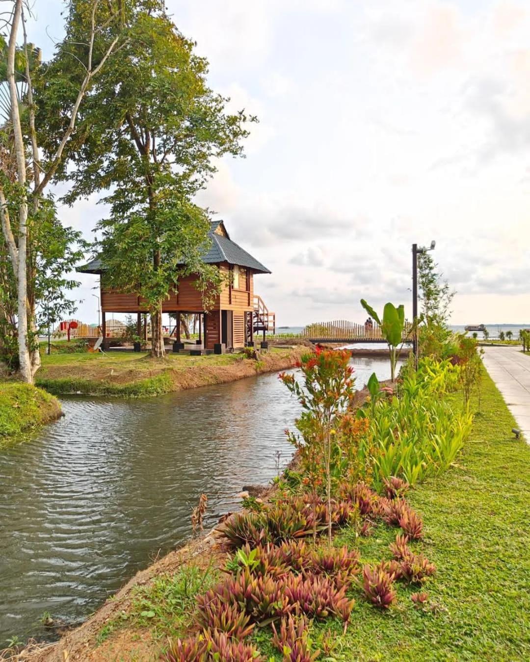 Deluxe Double Room with Lake View - Photo 5