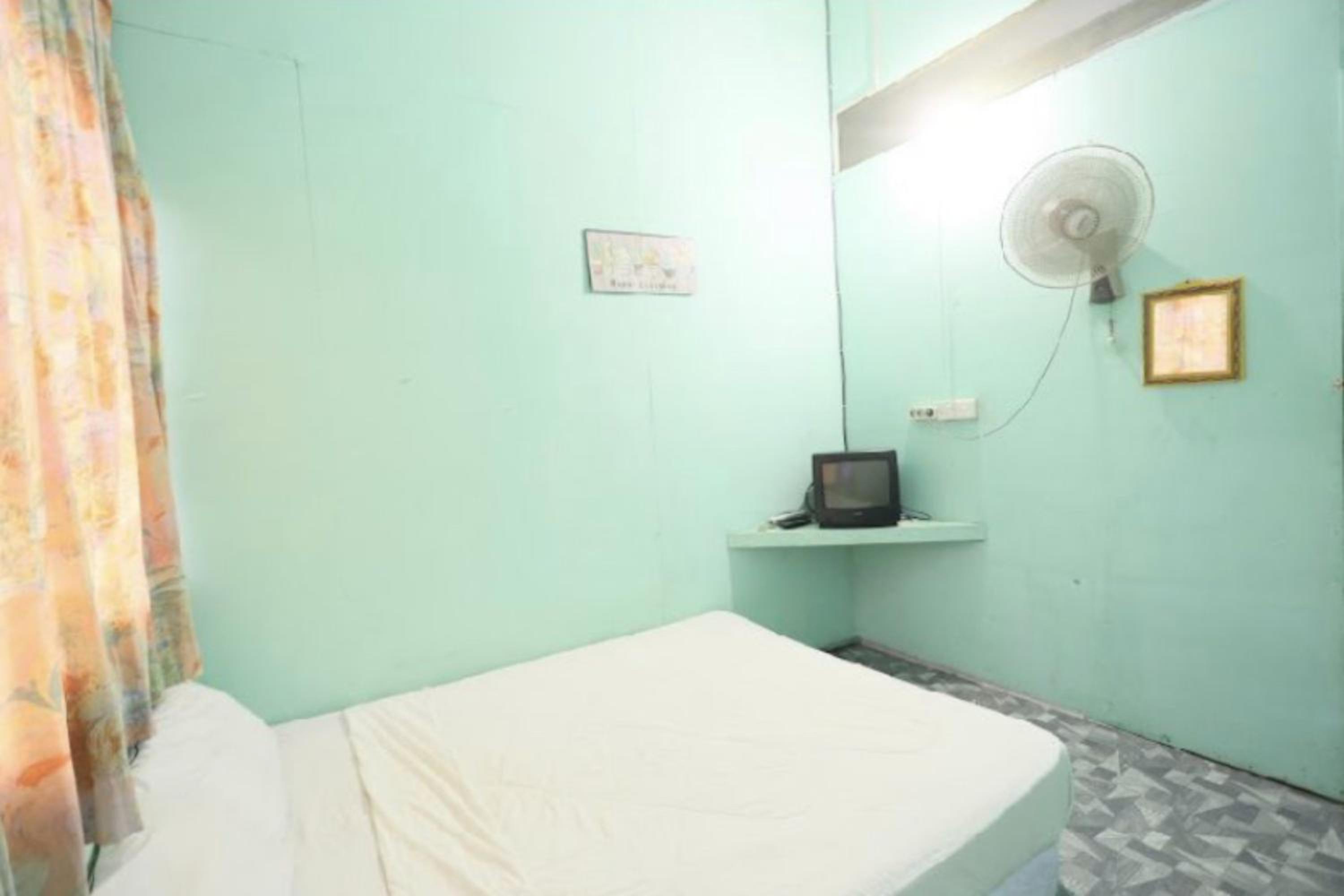 Budget Double Room photo 2