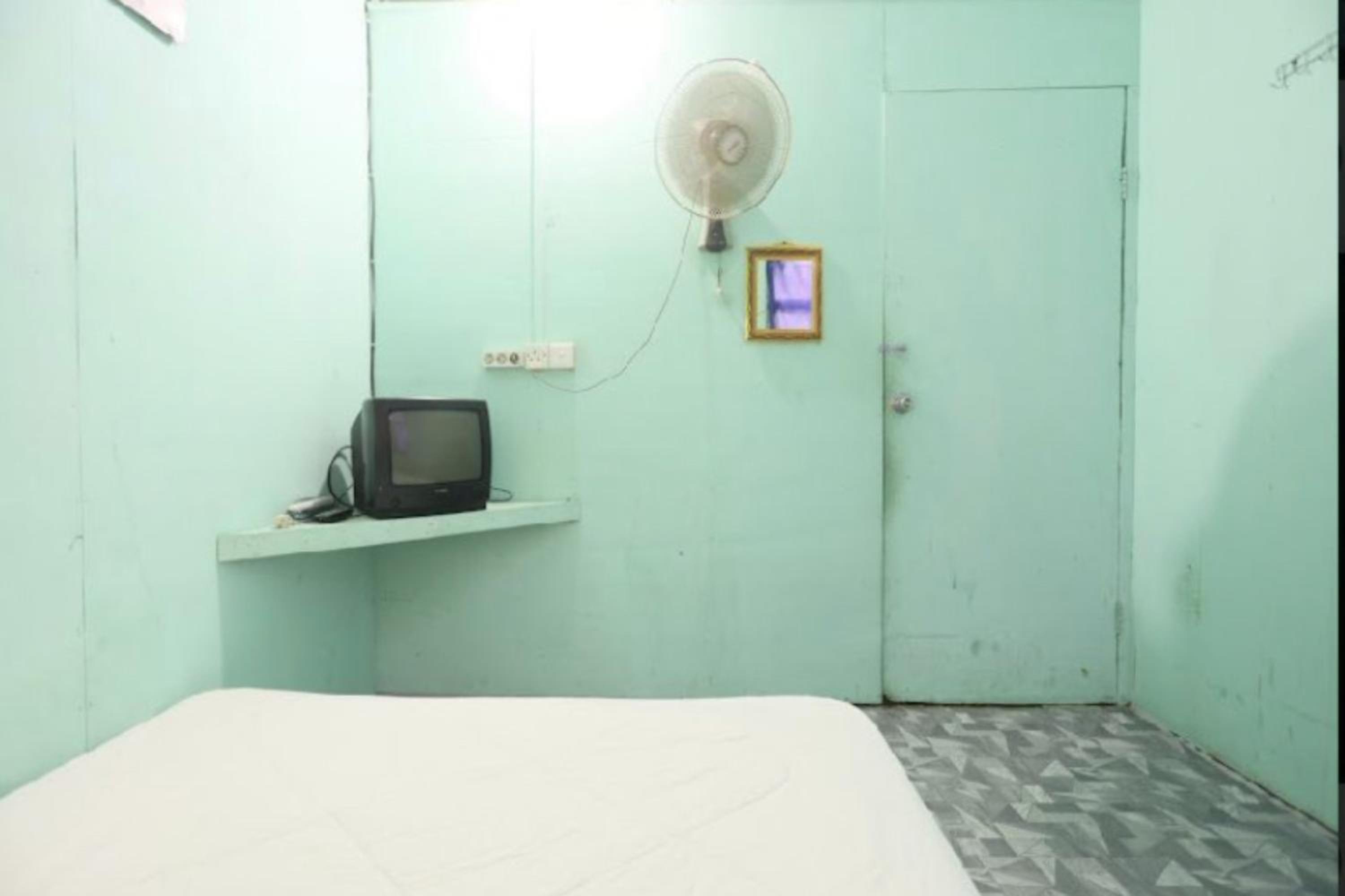 Budget Double Room photo 3