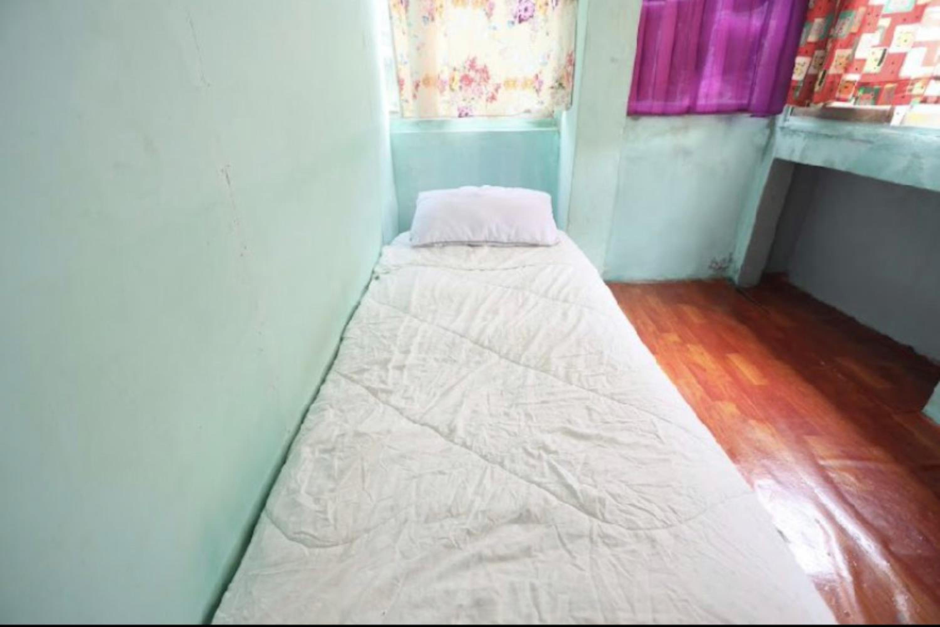 Small Single Room photo 1