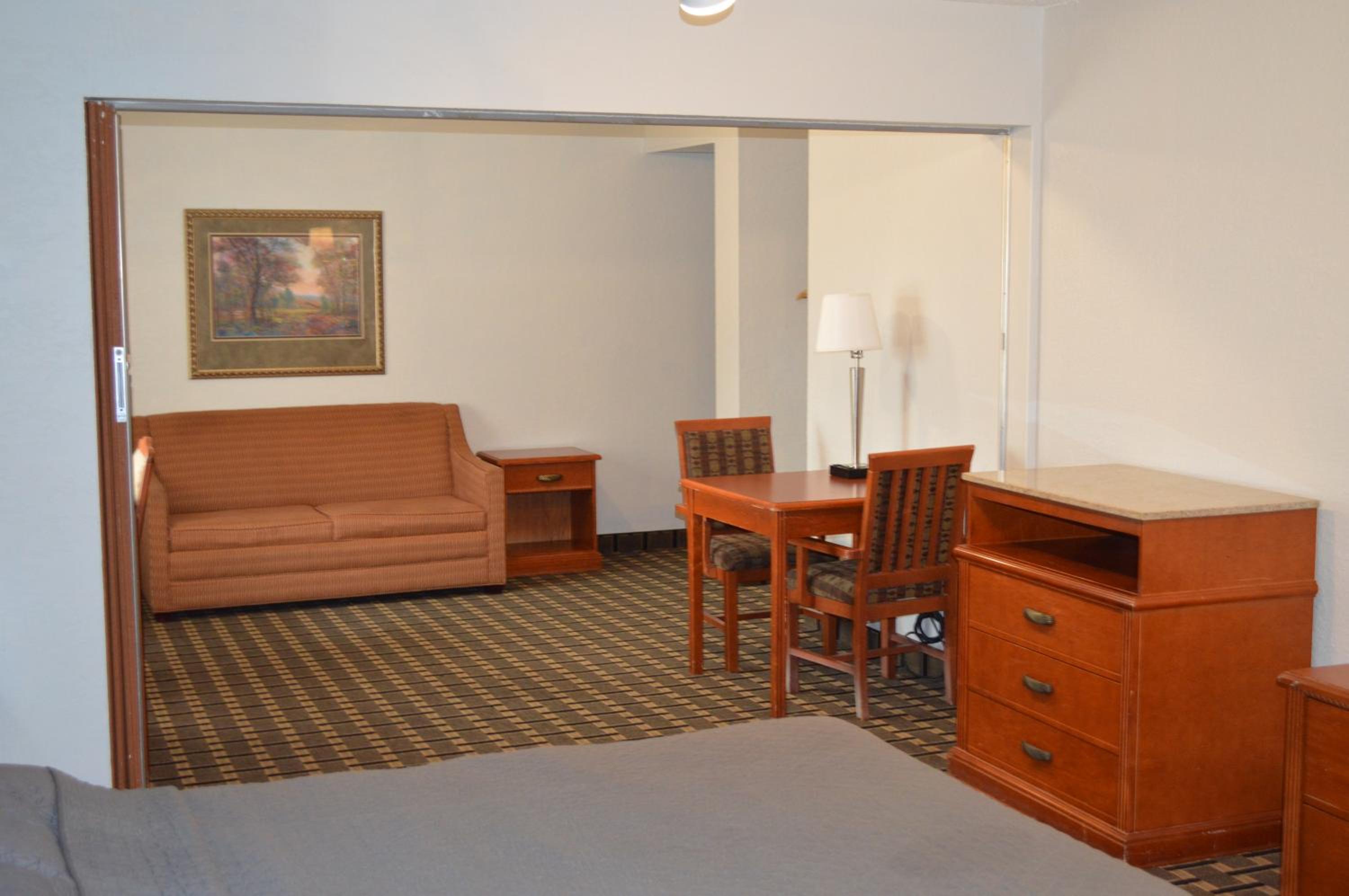 Two Double Beds Family Suite Non-Smoking - Photo 3