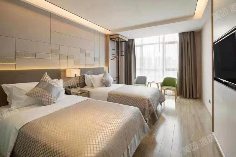 Deluxe Twin Room photo 2
