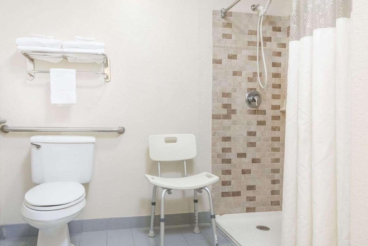 King Room with Roll-In Shower - Mobility Access/Non-Smoking