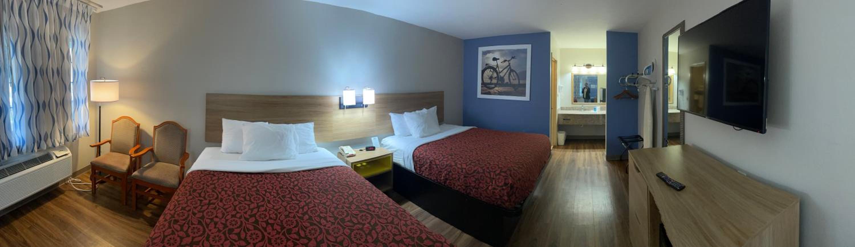 Queen Room with Two Queen Beds - Non-Smoking - Photo 1