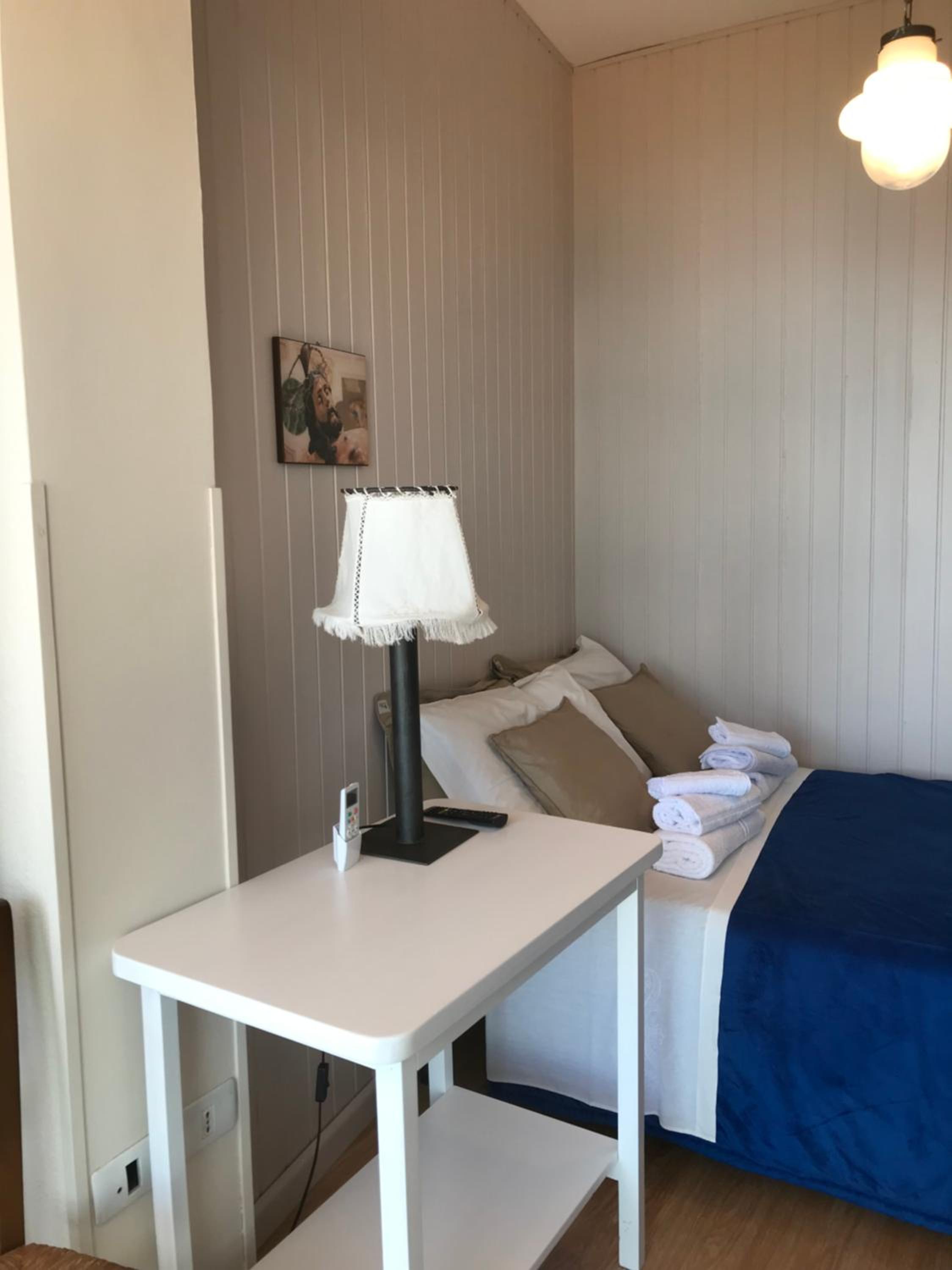 Double Room with Balcony - Photo 8