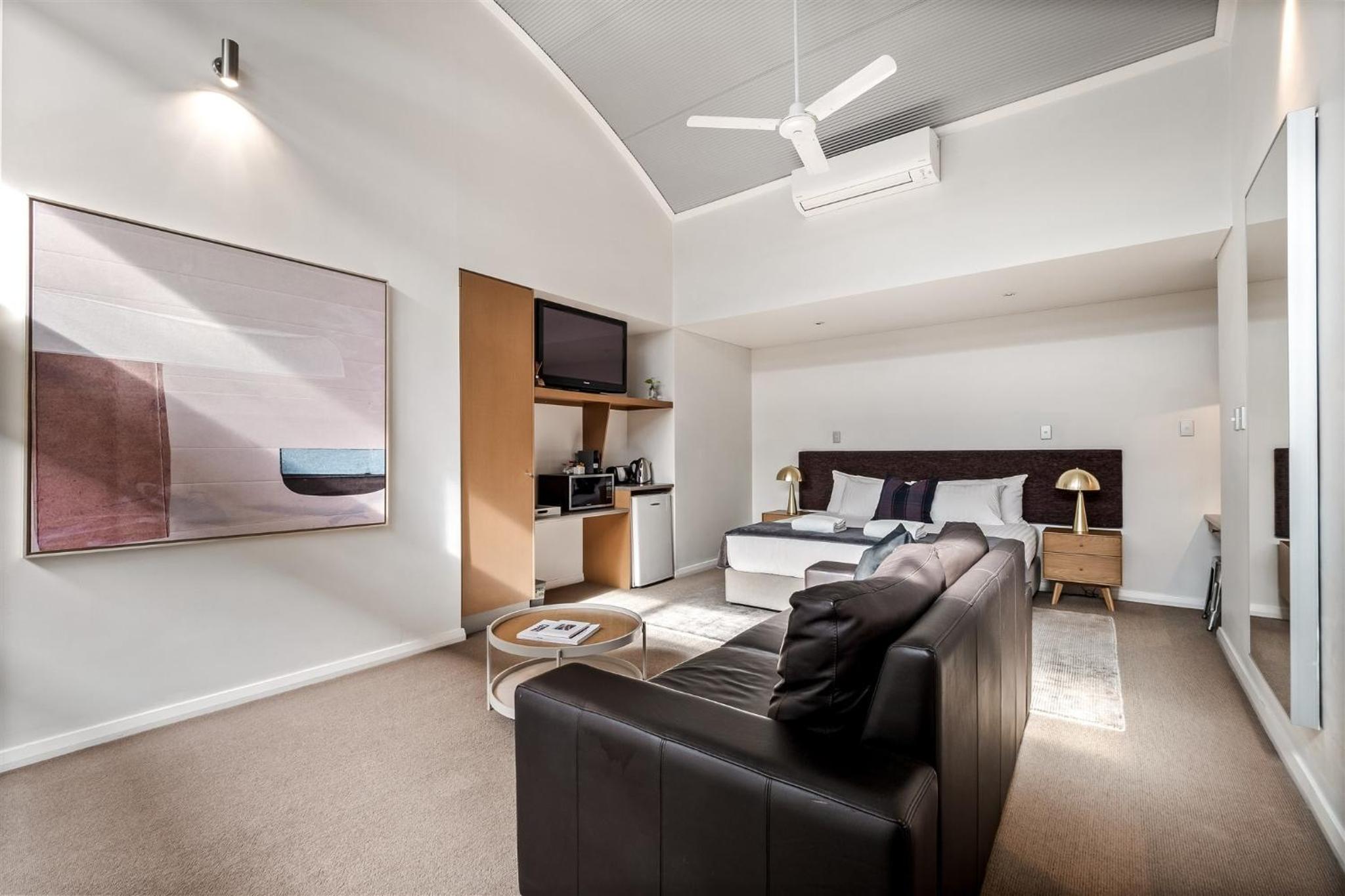 Studio Apartment photo 2