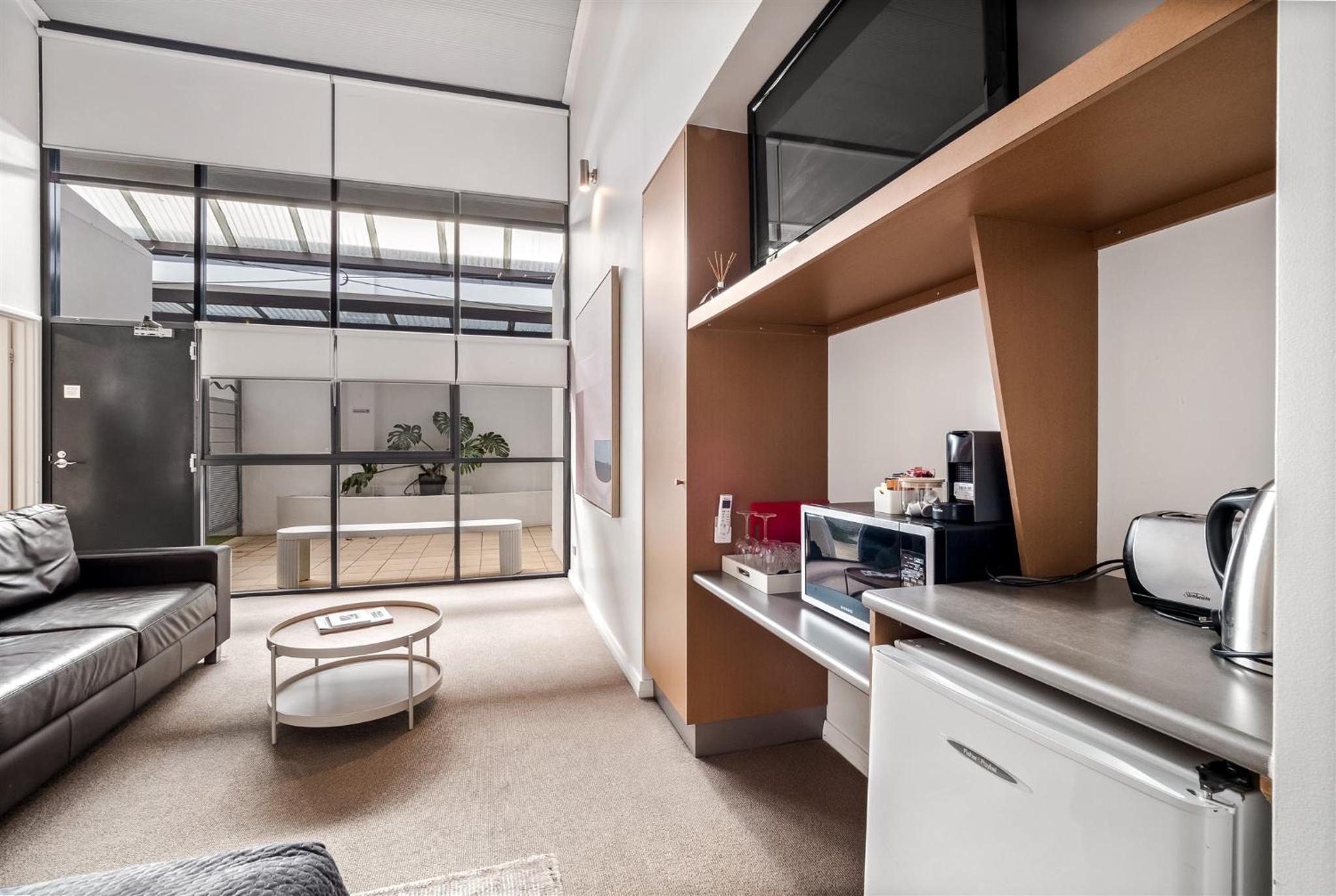 Studio Apartment photo 1