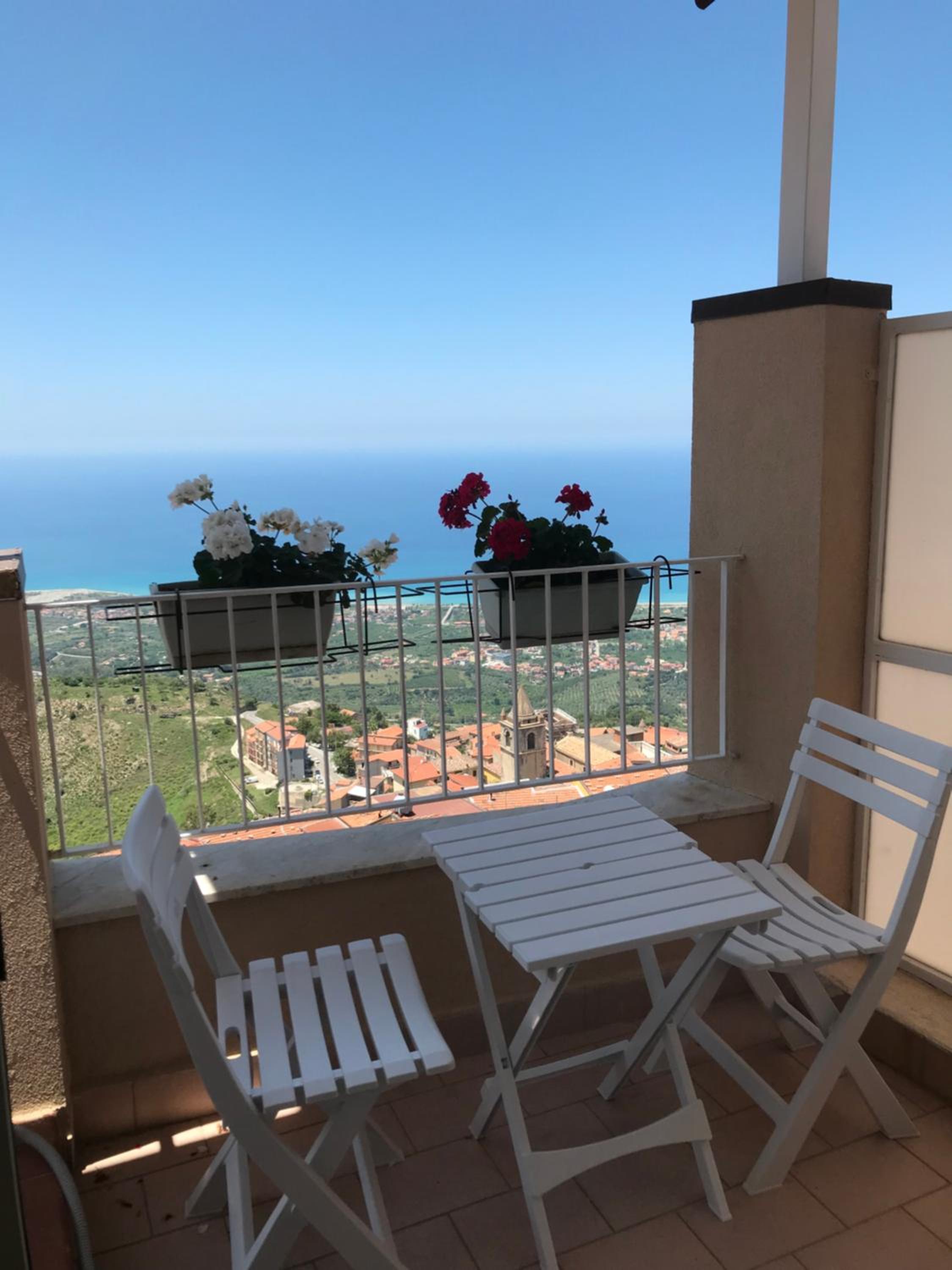 Double Room with Balcony - Photo 12